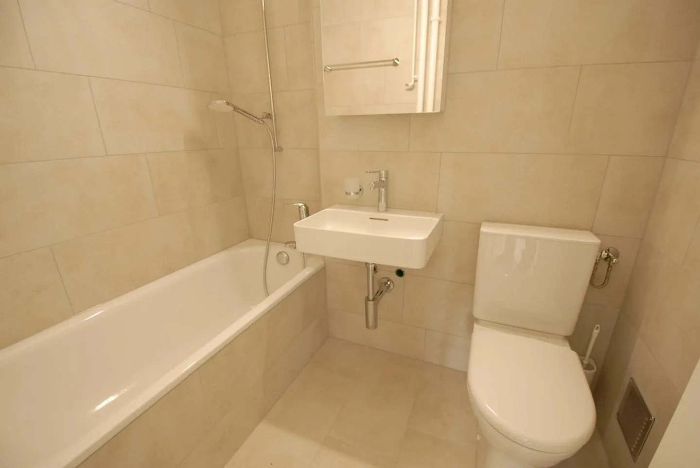 Appartamento ristrutturato di 3 stanze in una posizione tranquilla - Foto 9 di 13