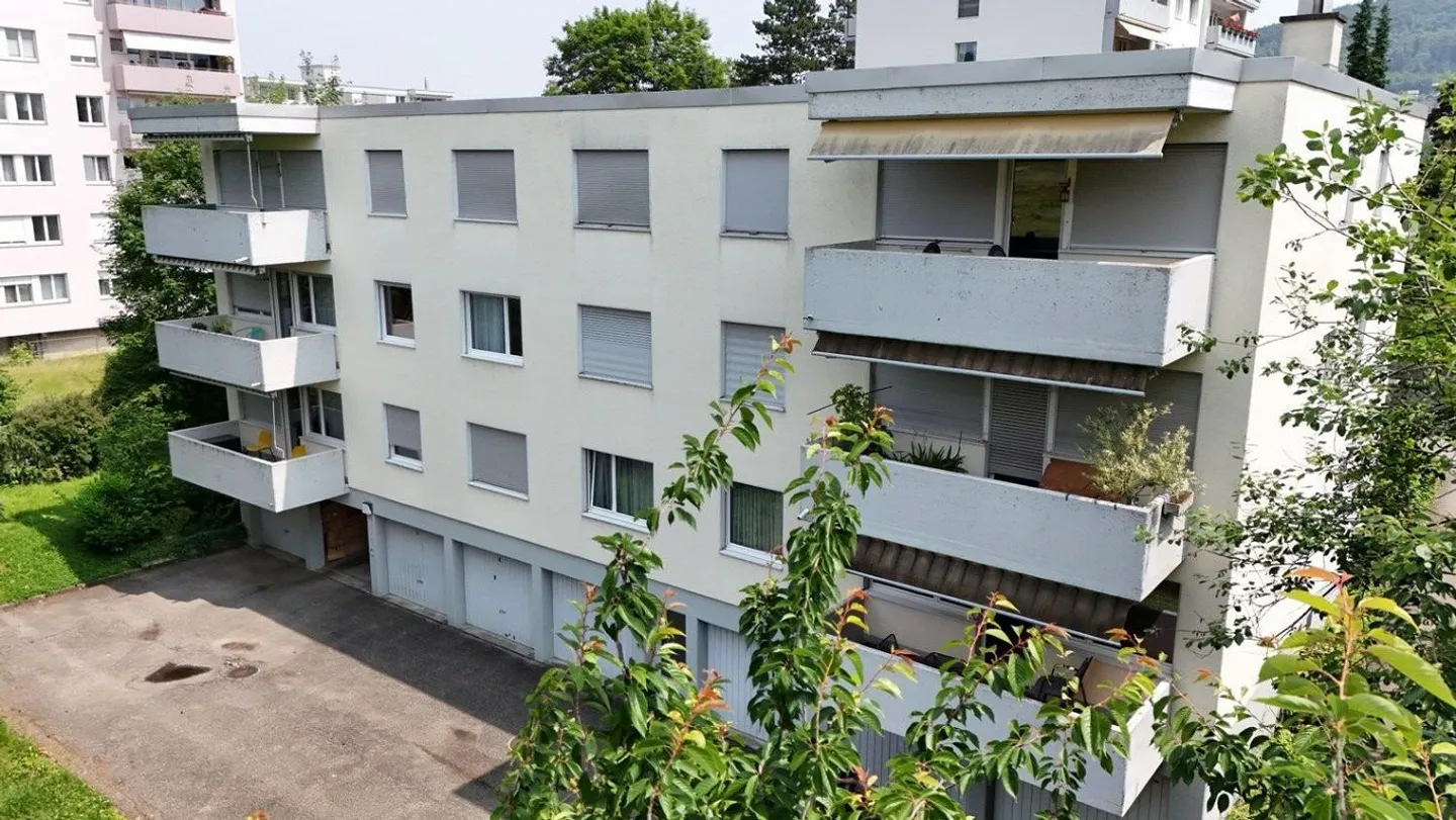 Appartamento ristrutturato di 3 stanze in una posizione tranquilla - Foto 2 di 13