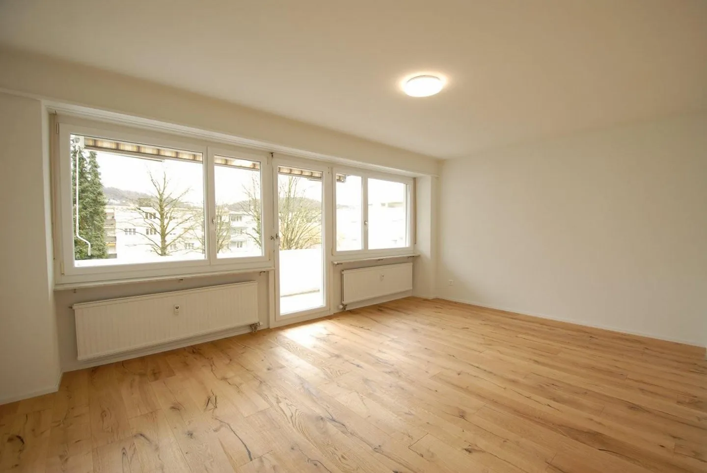 Appartamento ristrutturato di 3 stanze in una posizione tranquilla - Foto 3 di 13