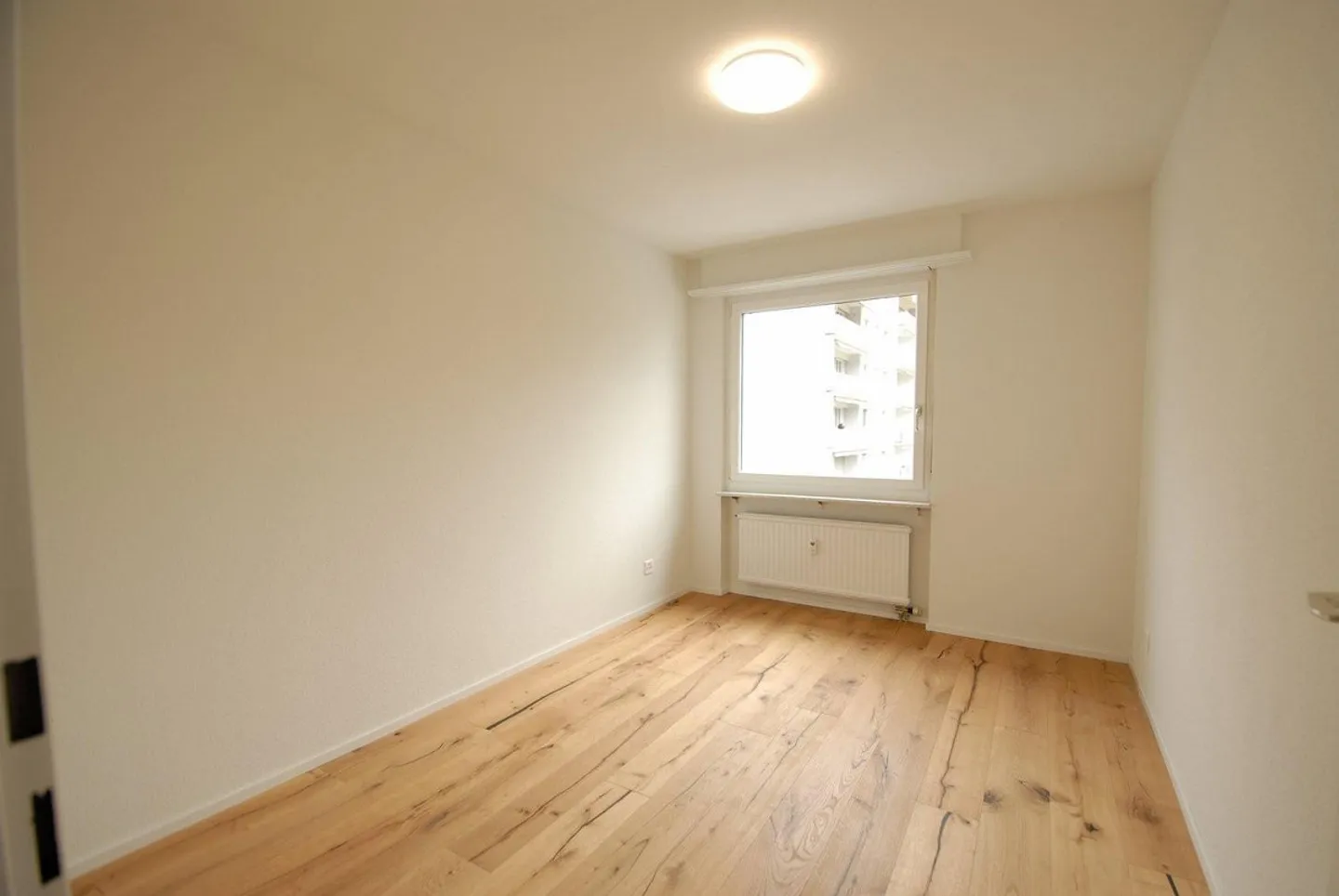 Appartamento ristrutturato di 3 stanze in una posizione tranquilla - Foto 5 di 13