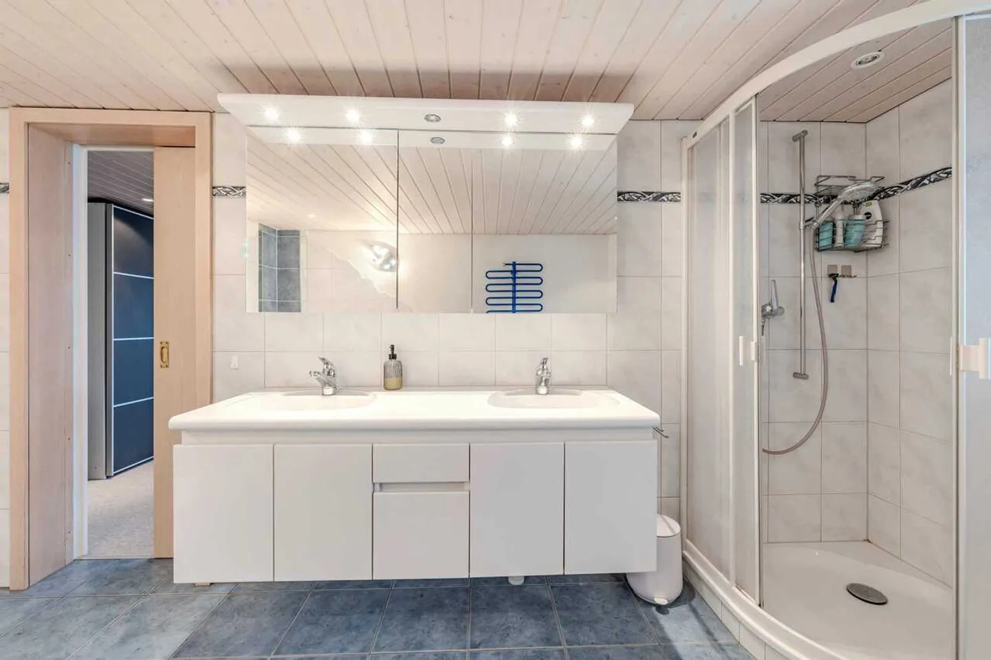 Casa a schiera angolare di 5,5 stanze con piscina a Baden-Dättwil in vendita - Foto 10 di 13