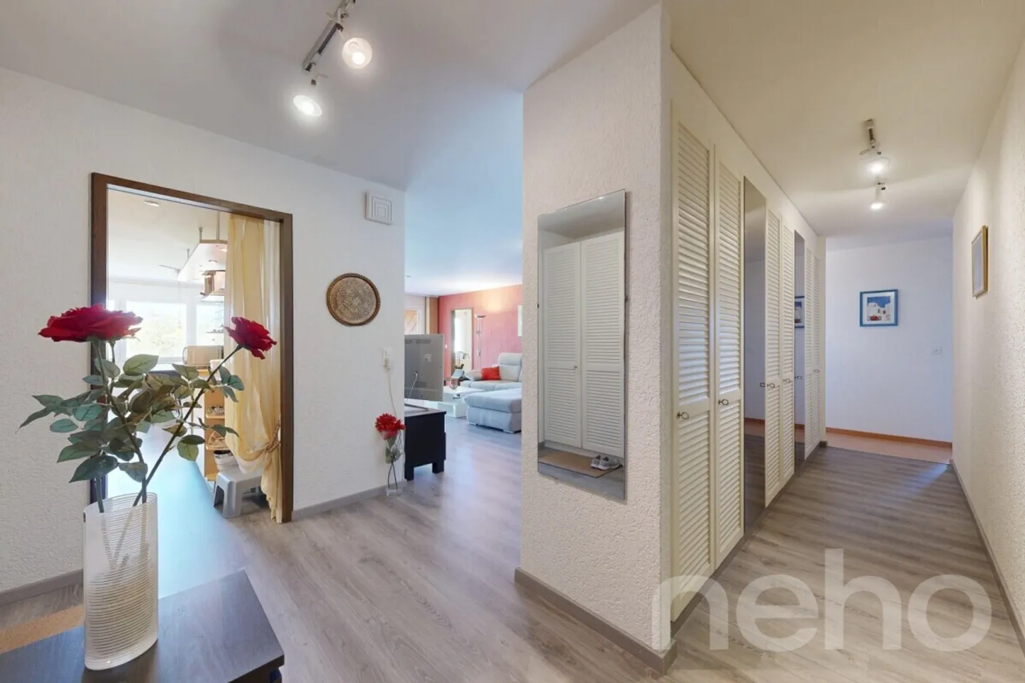 Family apartment with 5.5 rooms and 157 m² with fireplace and garage - Photo 3 of 12