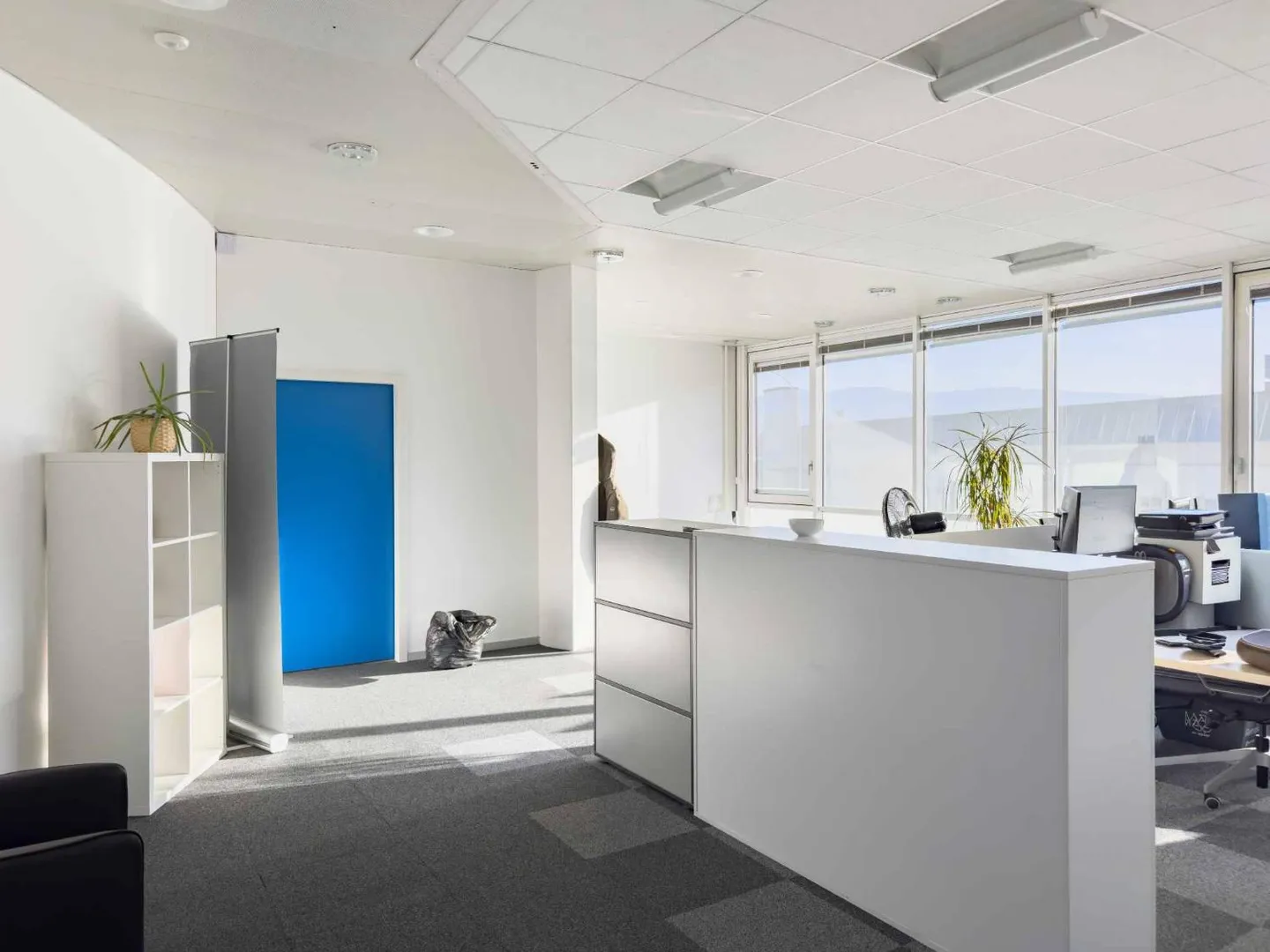 Bureau de 283 m² au 1er étage d'un bâtiment industriel à Lignon - Photo 1 sur 12