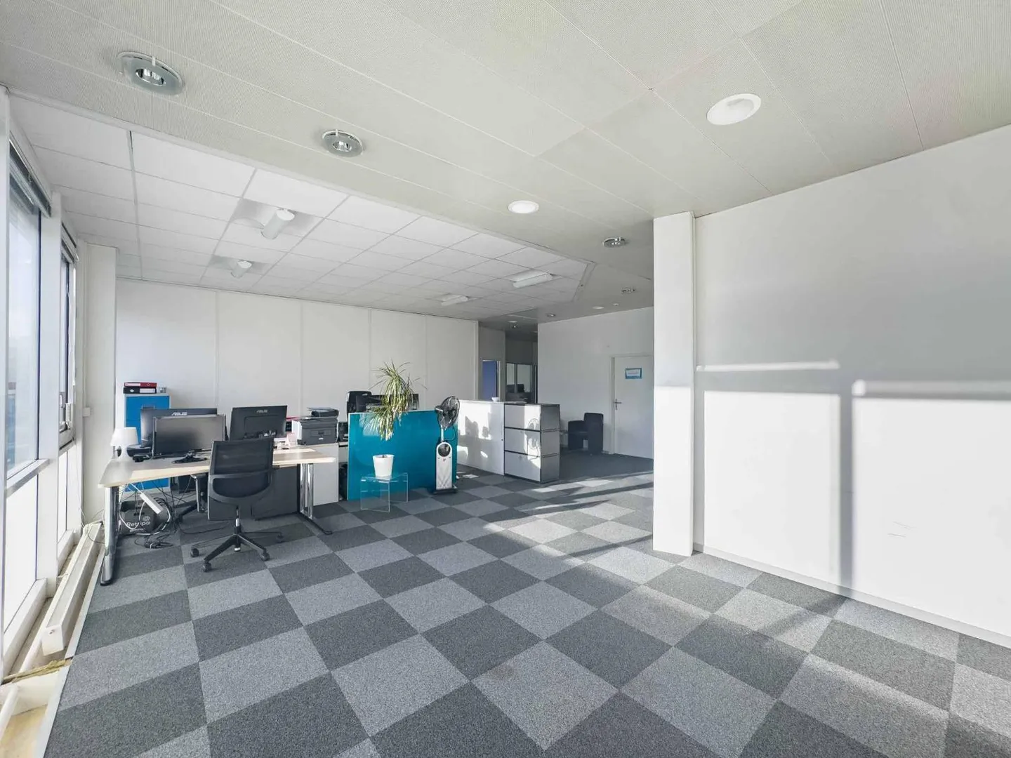 Bureau de 283 m² au 1er étage d'un bâtiment industriel à Lignon - Photo 3 sur 12