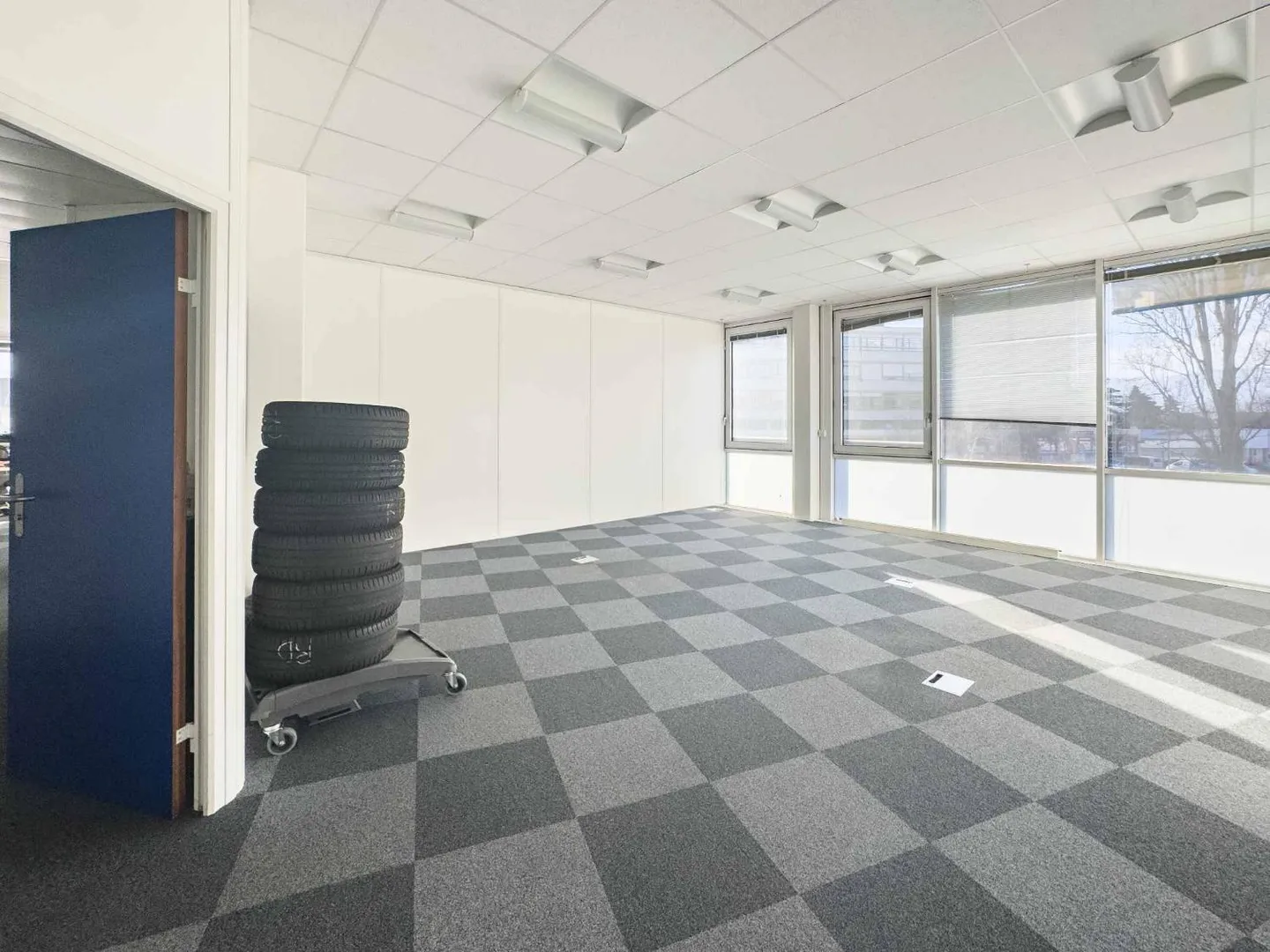 Bureau de 283 m² au 1er étage d'un bâtiment industriel à Lignon - Photo 5 sur 12