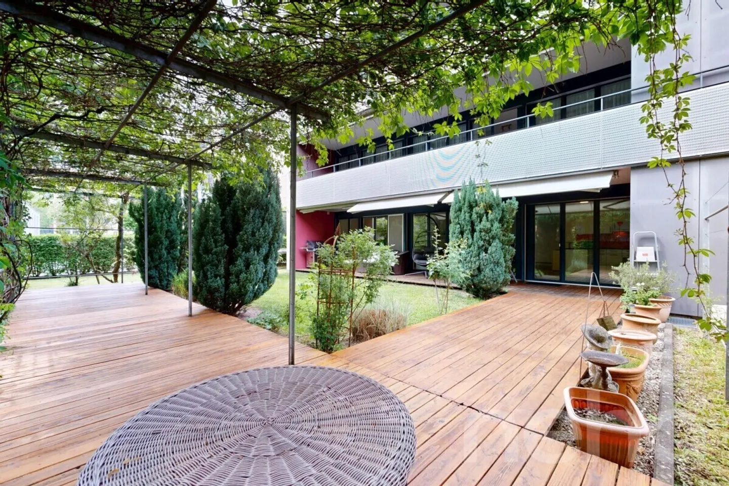 Appartement de jardin 4.5 pièces avec grand espace extérieur - Photo 2 sur 12