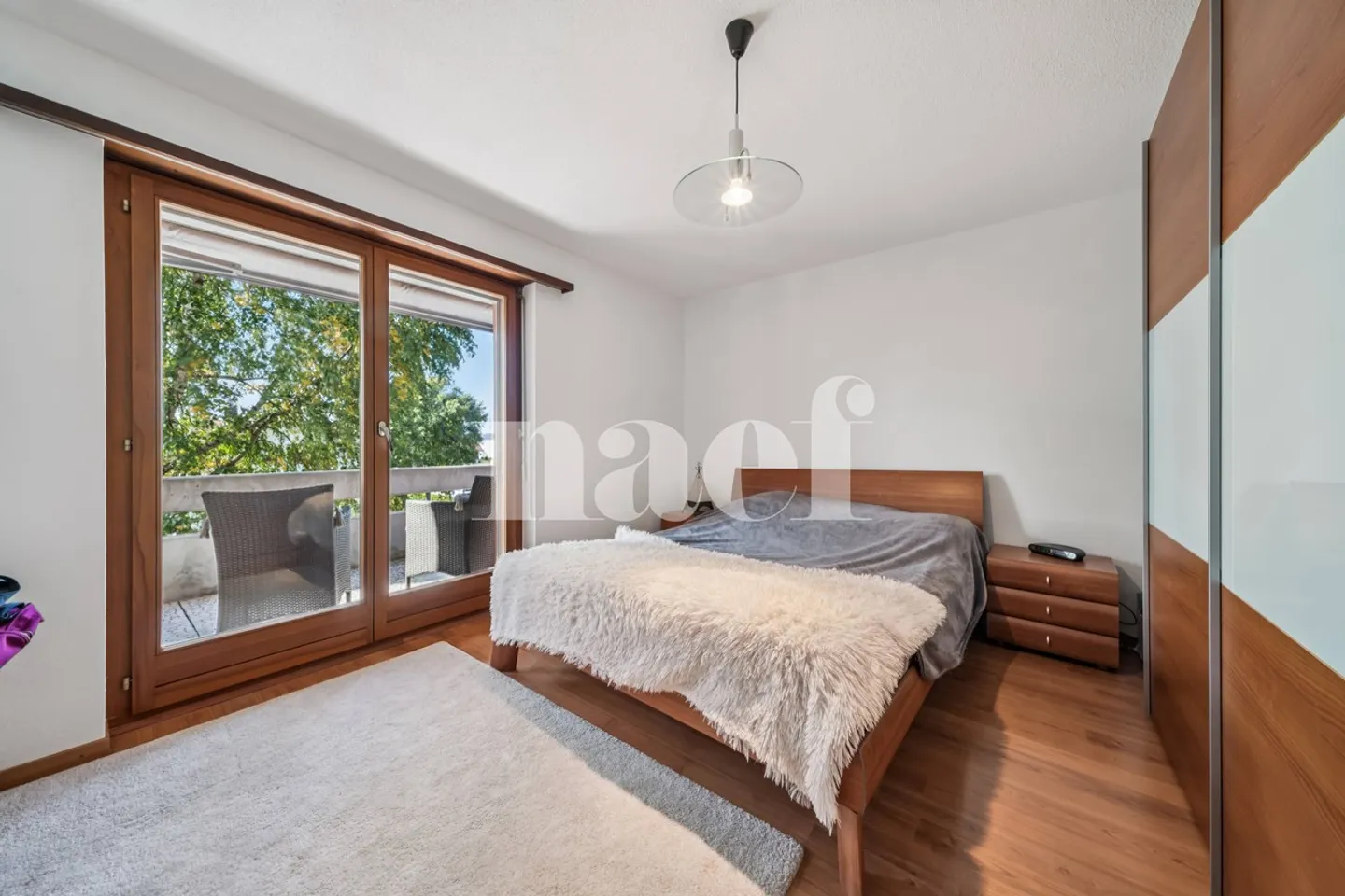 Charming 4.5 room apartment in a quiet location in Gampelen - Photo 5 of 9