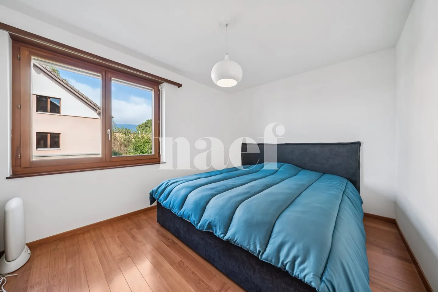 Charming 4.5 room apartment in a quiet location in Gampelen - Photo 6 of 9