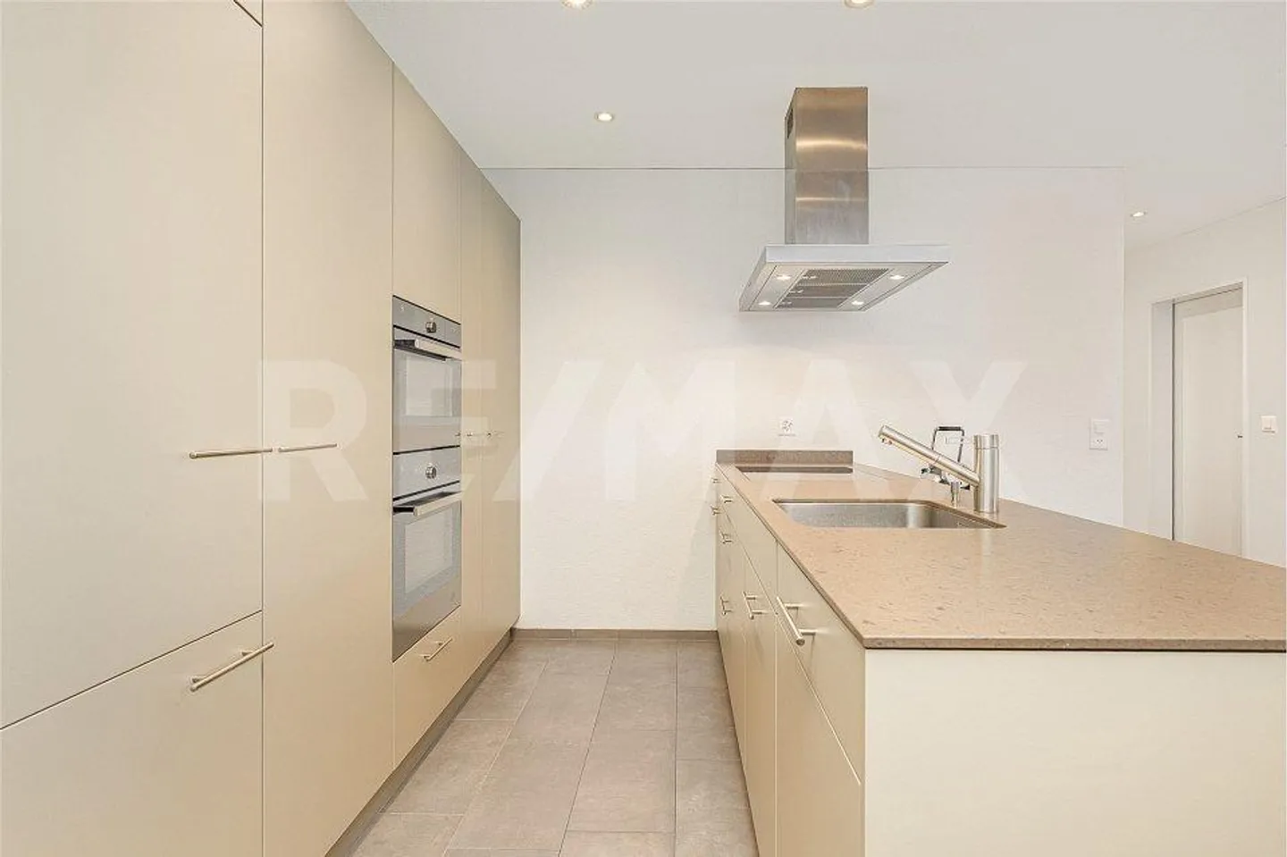 Appartamento giardino luminoso con ampio spazio esterno! - Foto 3 di 13