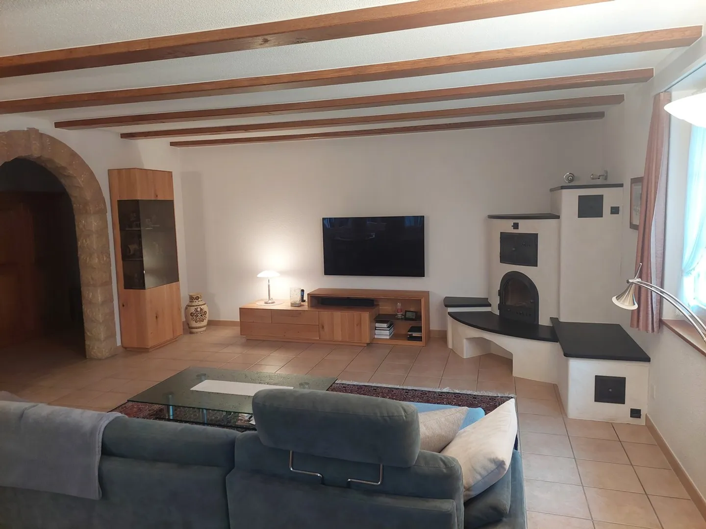 Paradiso familiare: Casa spaziosa con giardino in posizione elevata - Foto 2 di 8