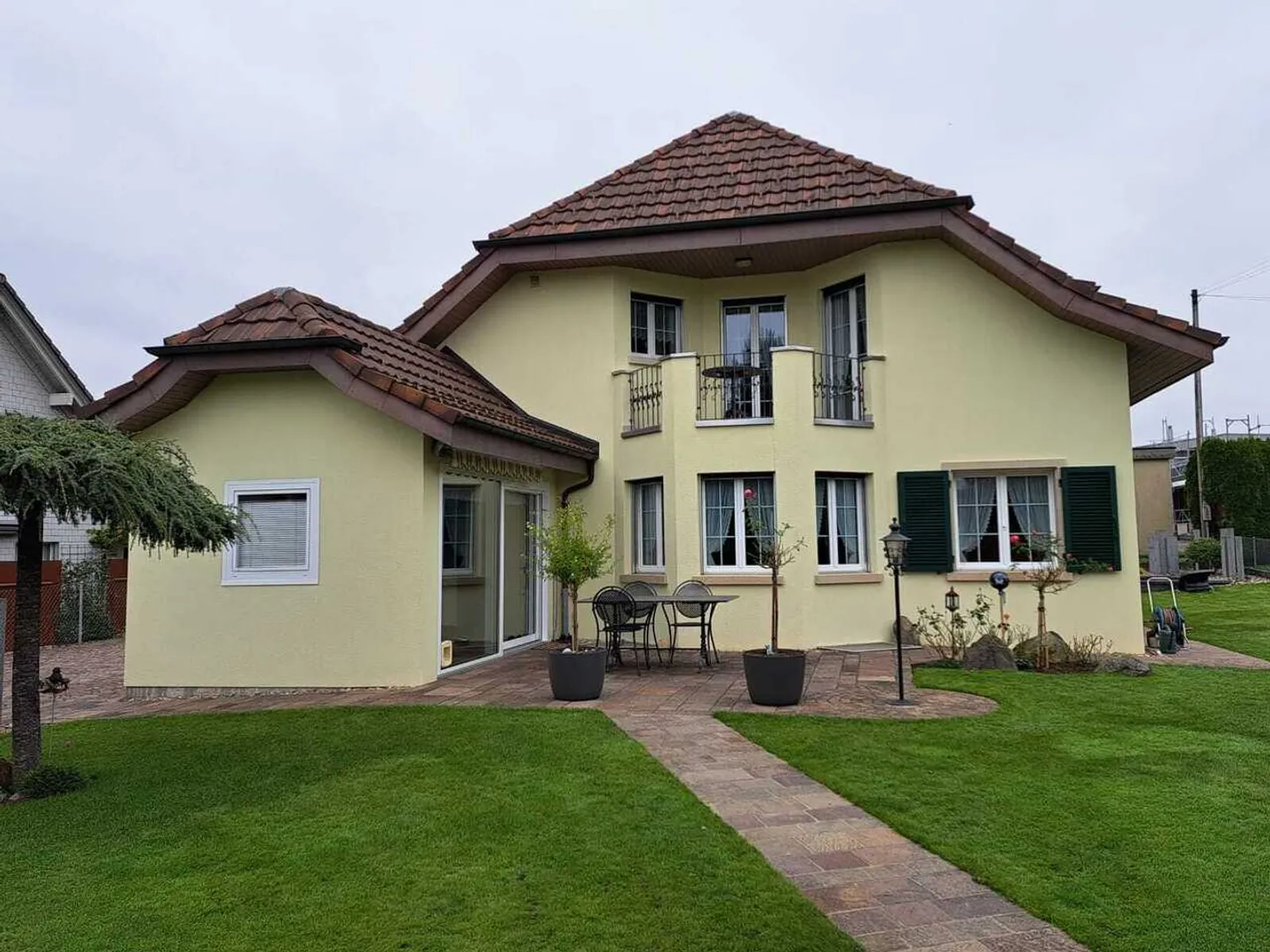 Paradiso familiare: Casa spaziosa con giardino in posizione elevata - Foto 1 di 8