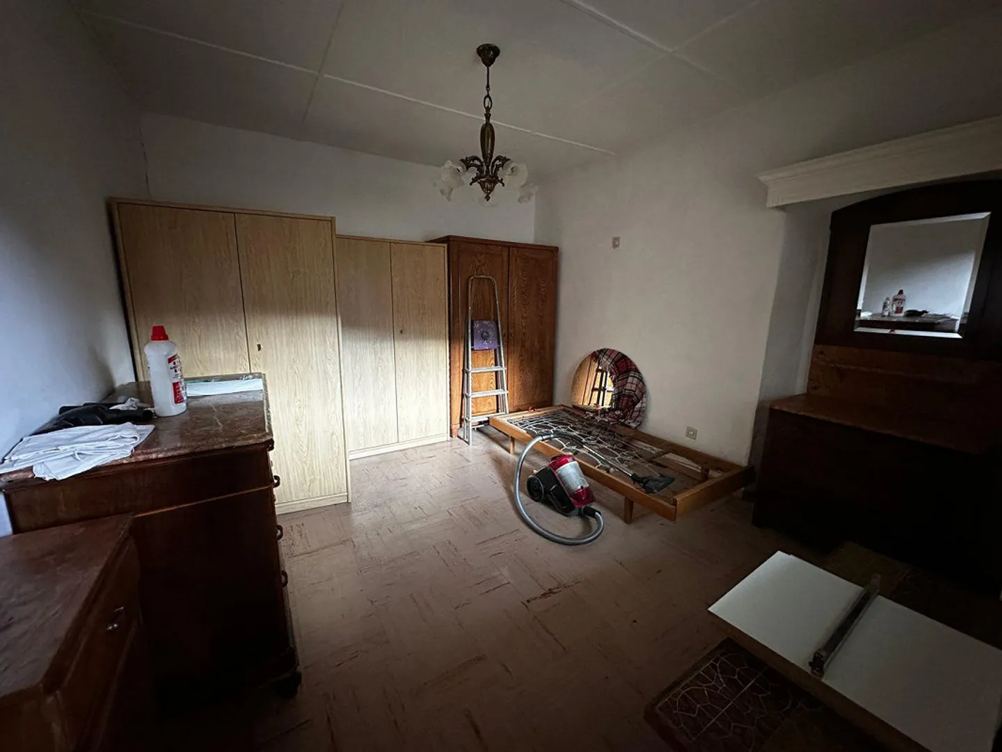 EXCLUSIVE – Historic village house in Arzo: 3.5 rooms with private garden, 2 covered... - Photo 9 of 13