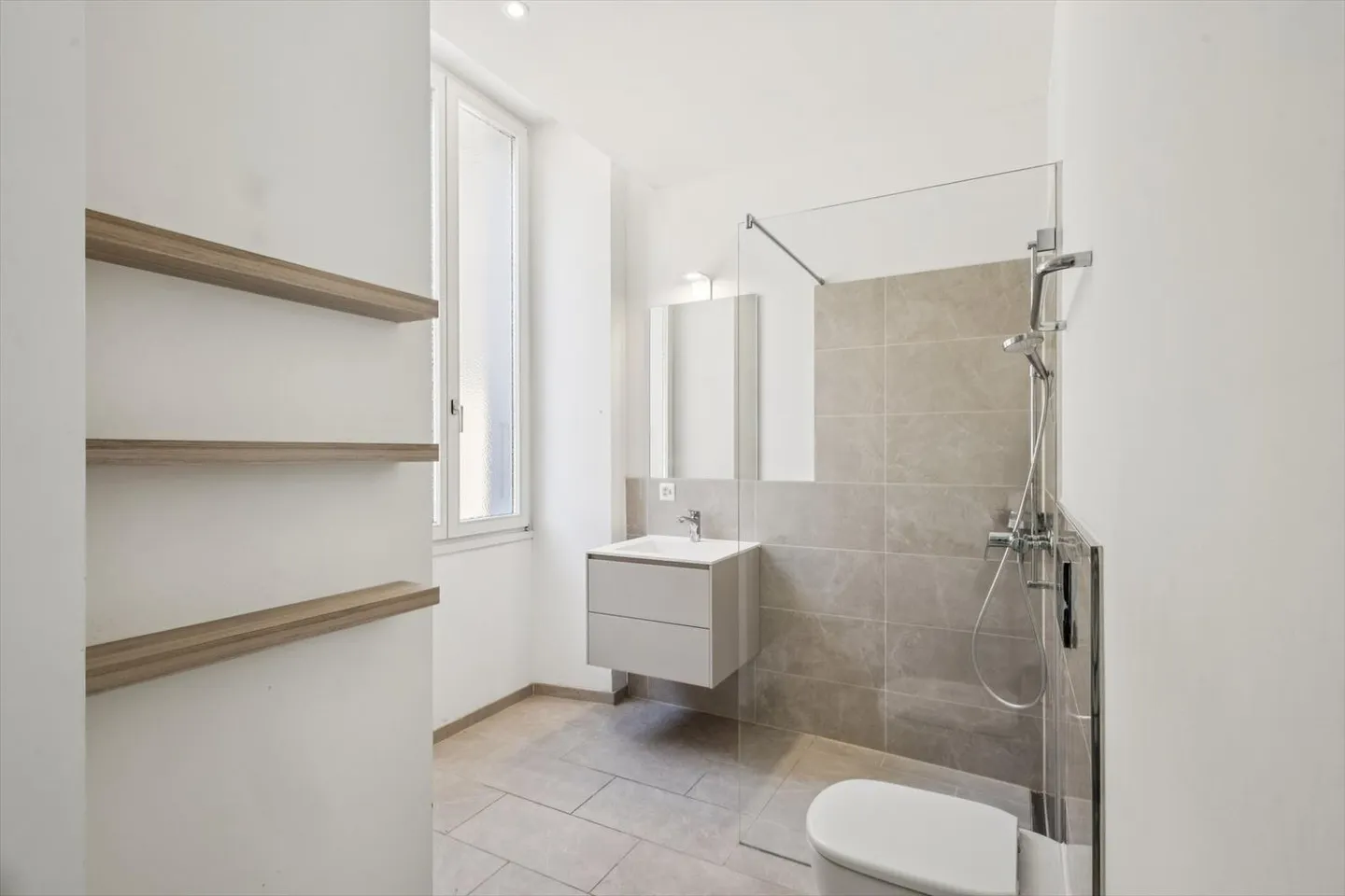 In der Nähe des Bahnhofs - Foto 7 von 10