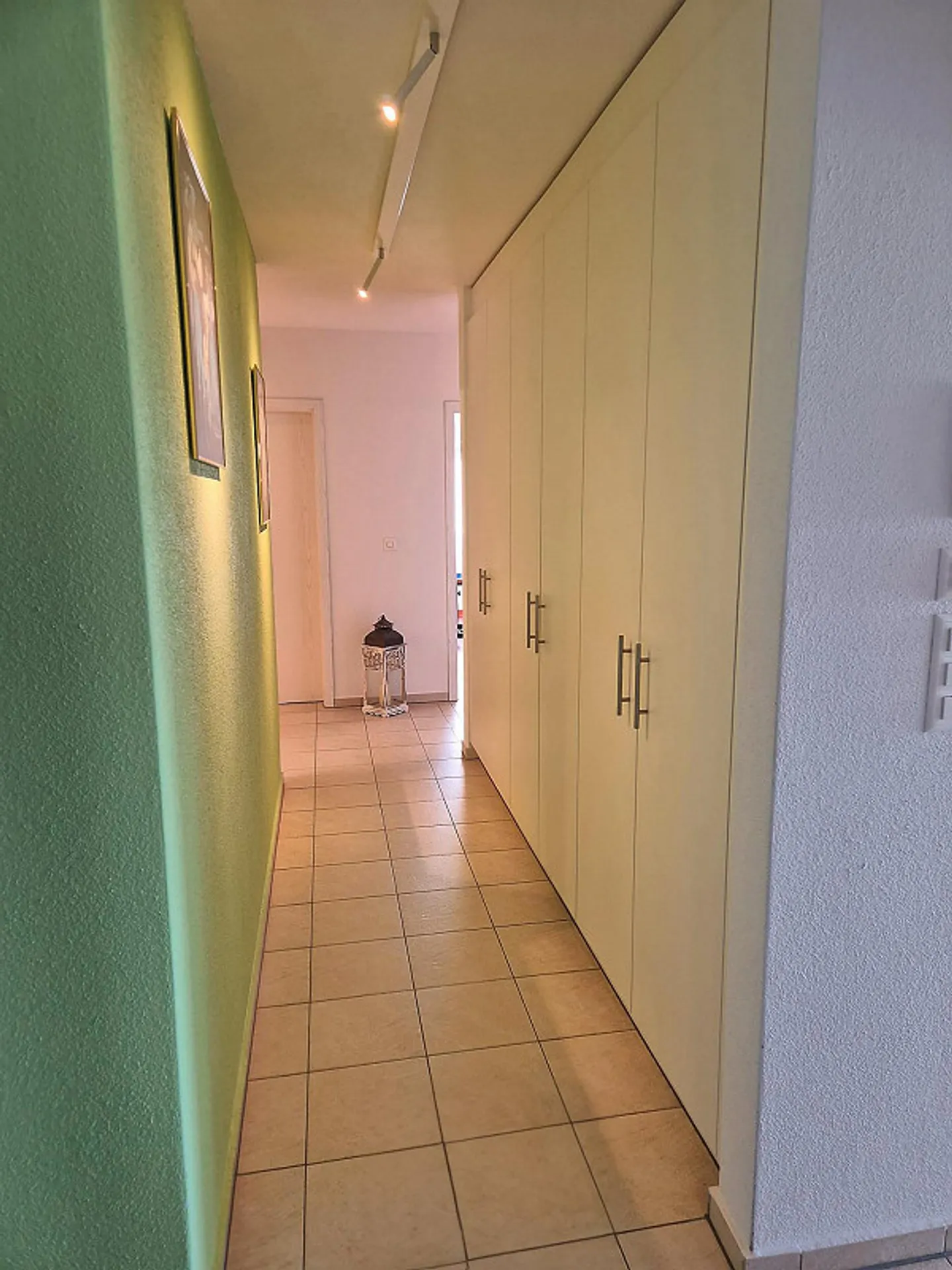 Appartamento con Terrazza Spaziosa e Vista Lontana - Foto 4 di 6