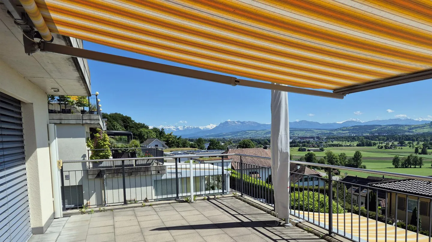 Appartamento con Terrazza Spaziosa e Vista Lontana - Foto 1 di 6