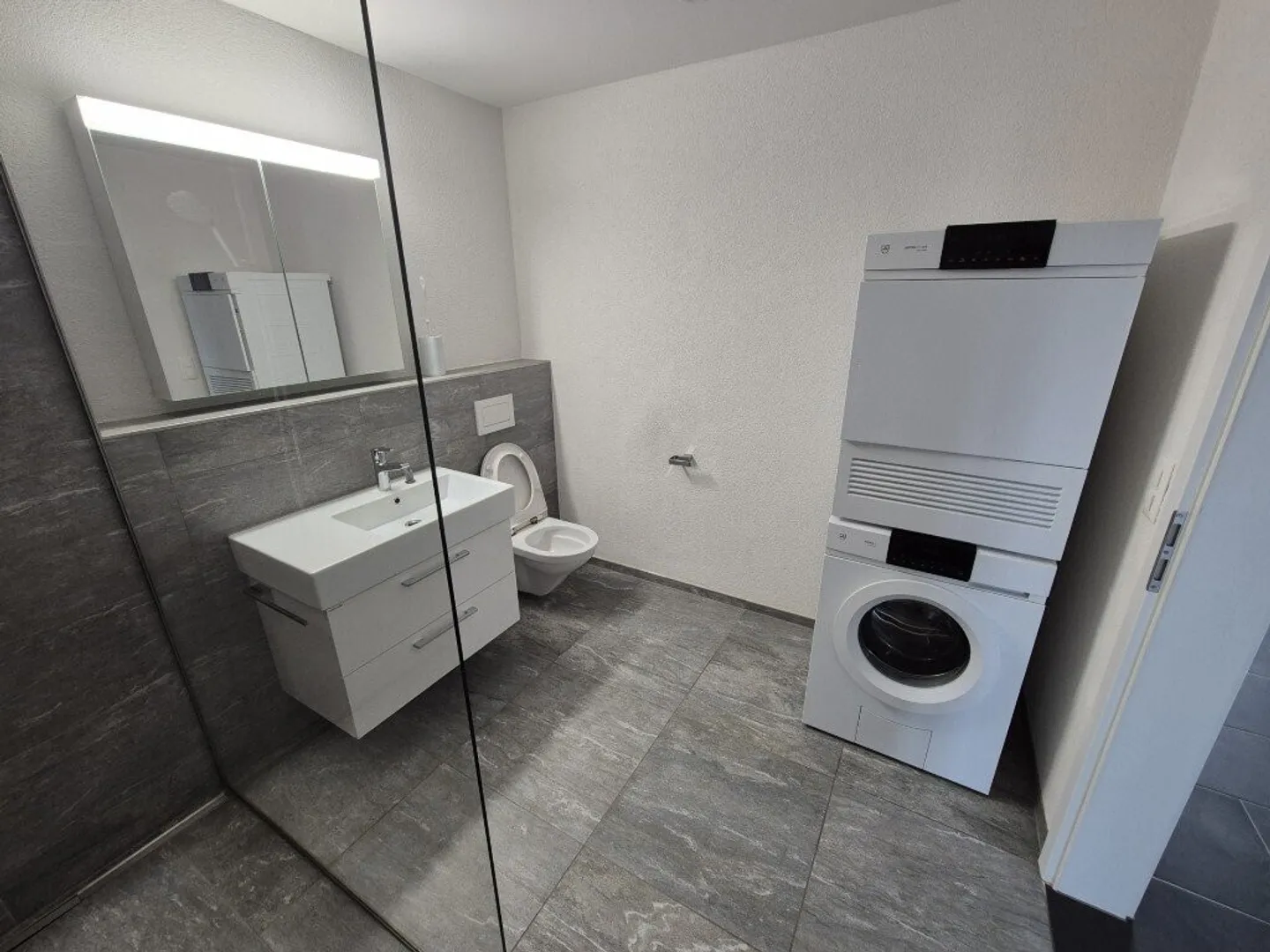 Appartamento moderno di 2,5 stanze in affitto in una posizione privilegiata - Foto 3 di 12