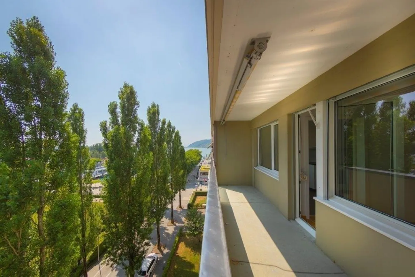 Family apartment with a view of Lake Biel - Photo 1 of 10