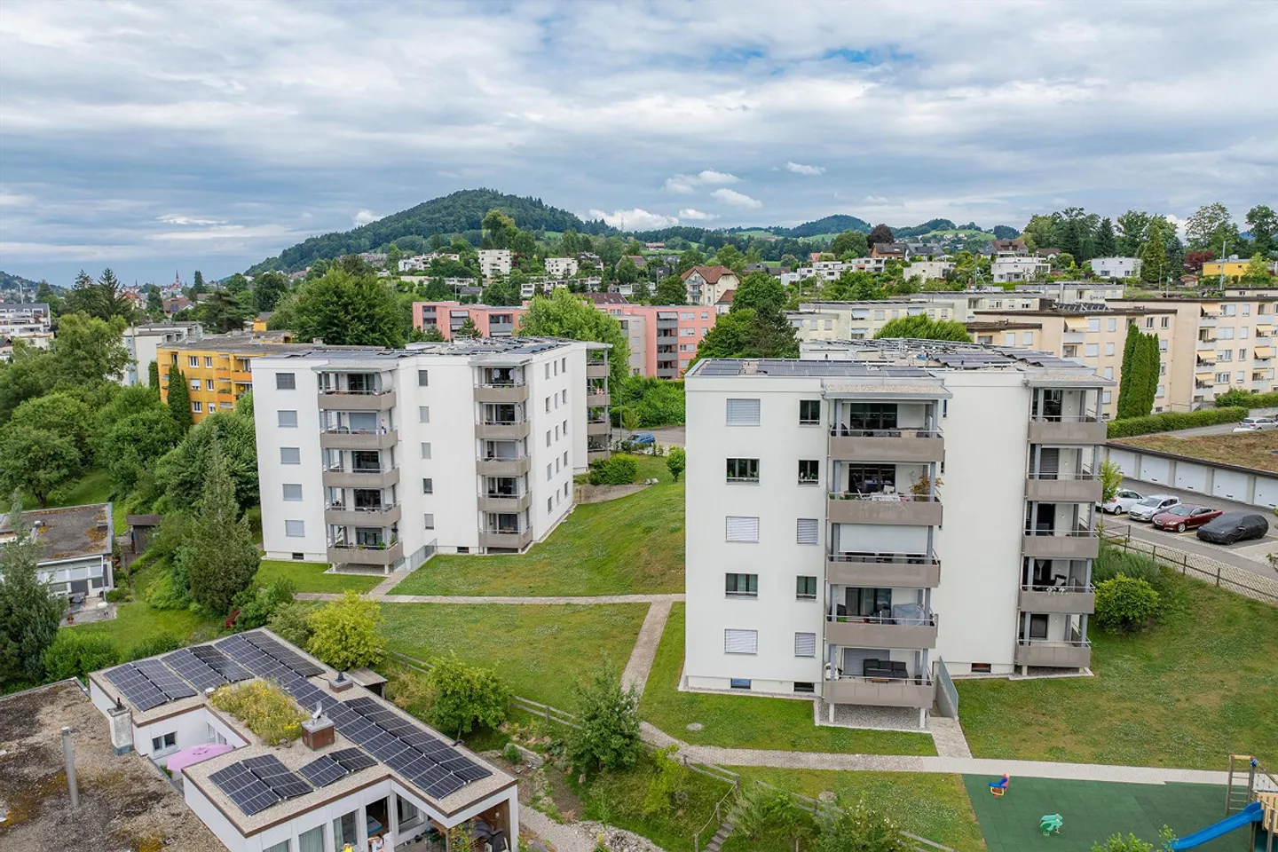 Ambiente abitativo moderno in una posizione desiderabile! - Foto 2 di 13