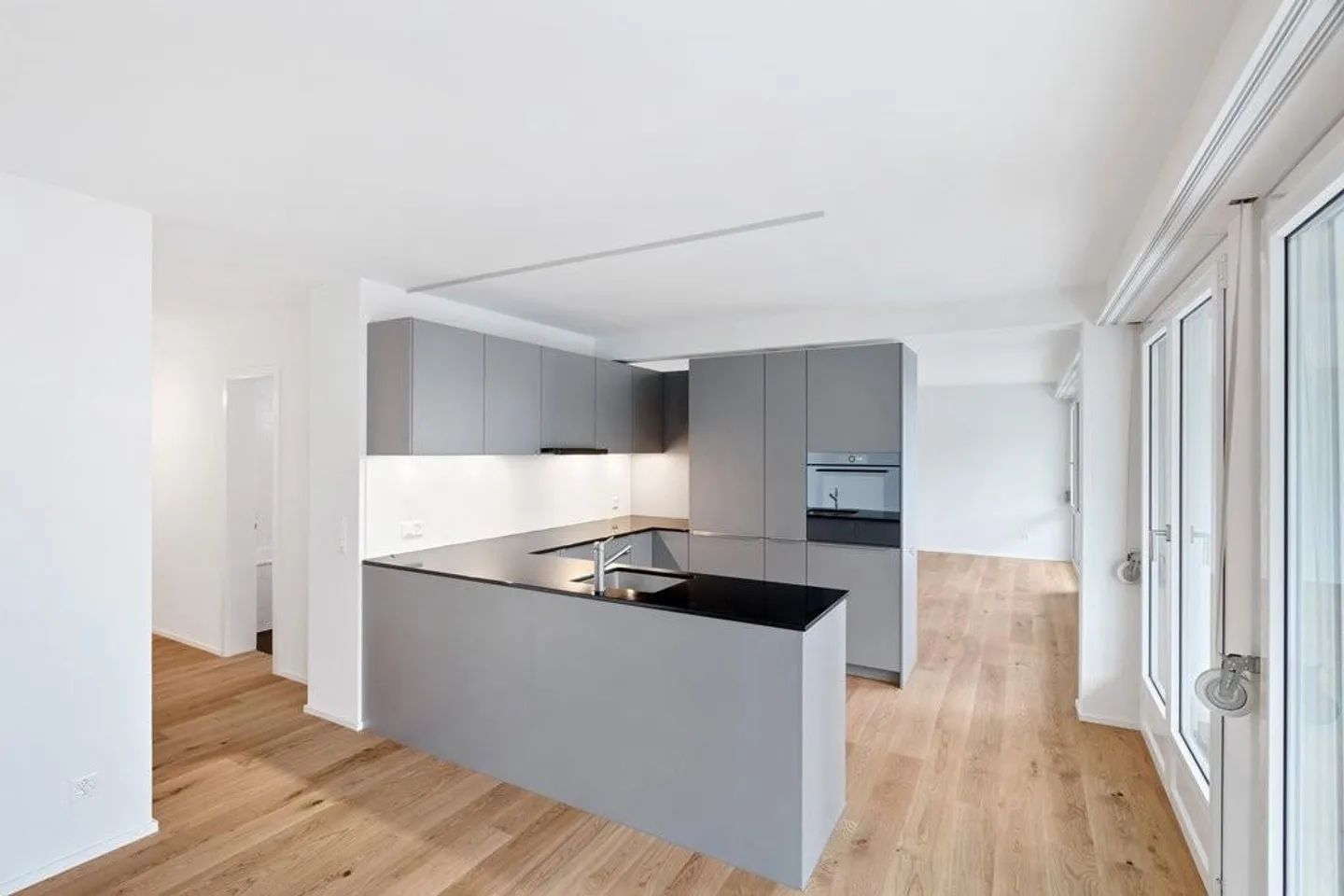 Family apartment with a view of Lake Biel - Photo 4 of 10