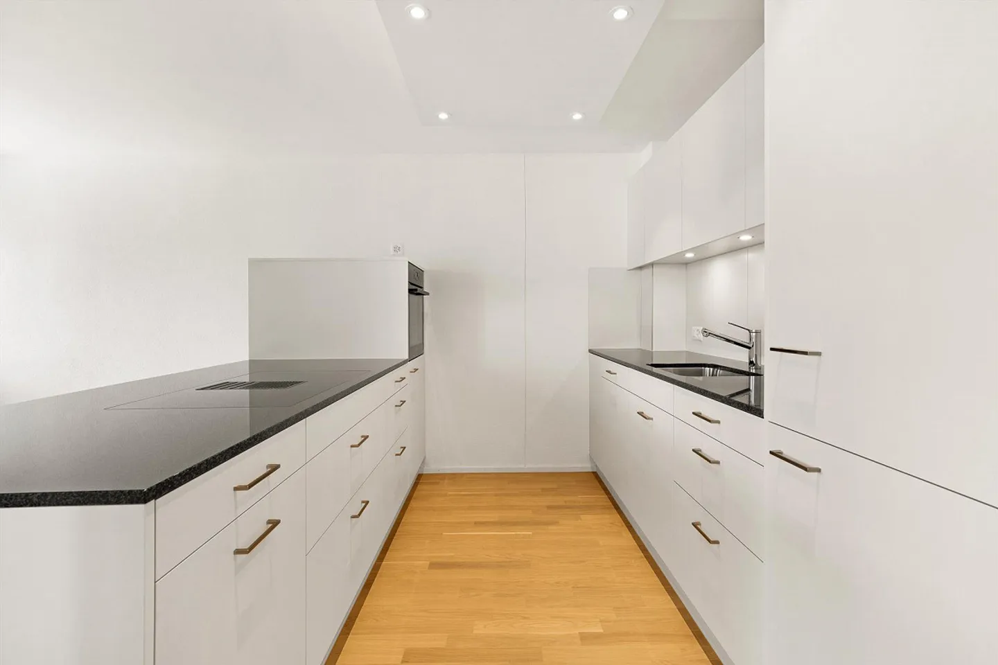 Ambiente abitativo moderno in una posizione desiderabile! - Foto 3 di 13