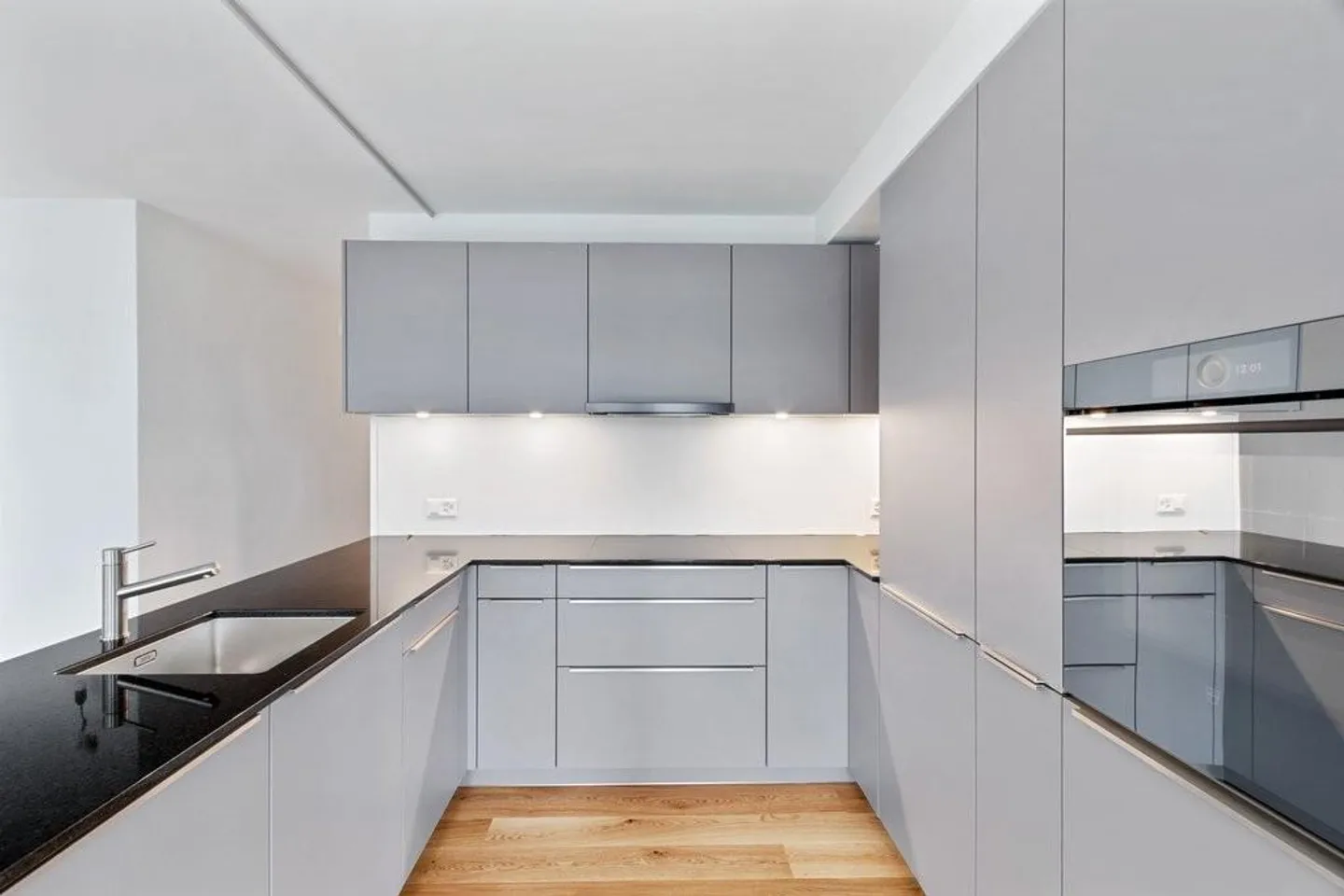 Family apartment with a view of Lake Biel - Photo 5 of 10