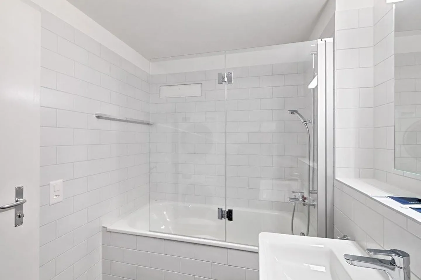 Family apartment with a view of Lake Biel - Photo 6 of 10