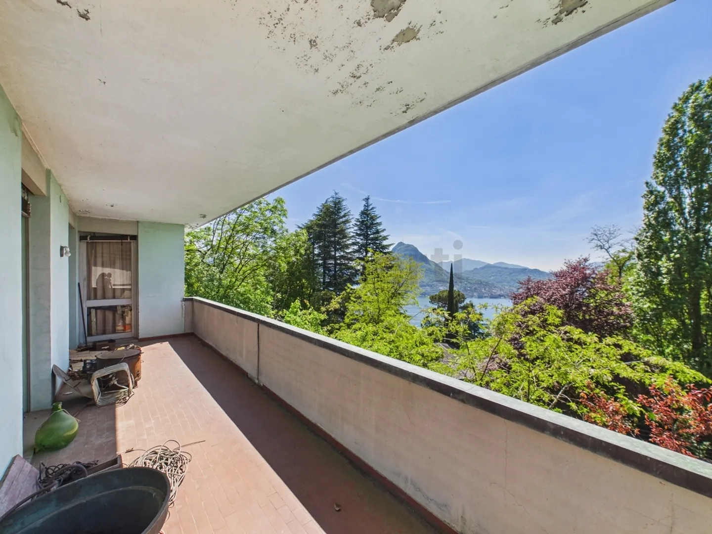 Spacious 9-Room Villa with Lake View, Viganello (or Investment Opportunity for Builders, see Description) - Photo 2 of 13