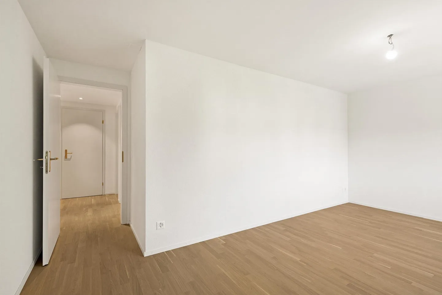 Ambiente abitativo moderno in una posizione desiderabile! - Foto 10 di 13