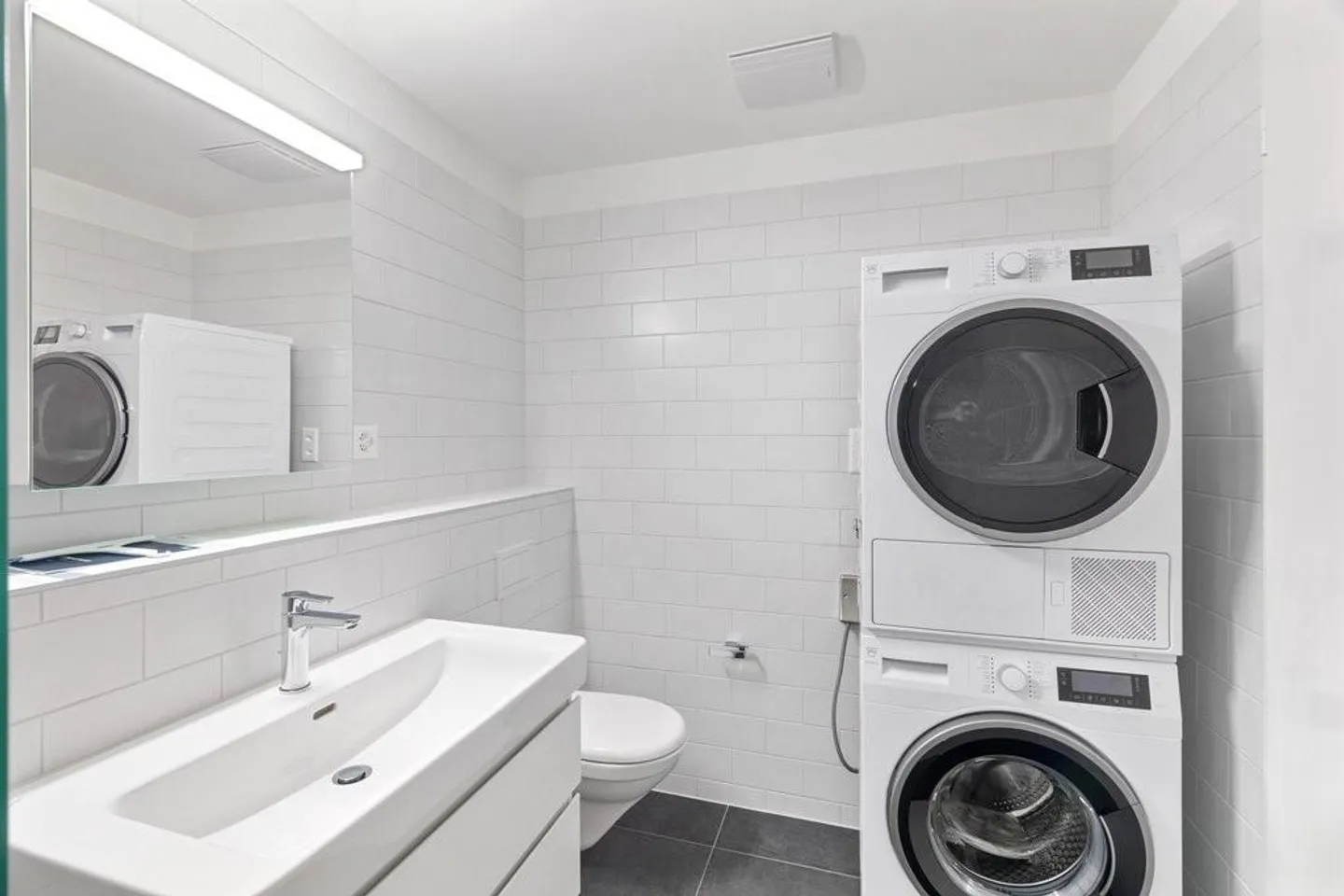 Family apartment with a view of Lake Biel - Photo 7 of 10