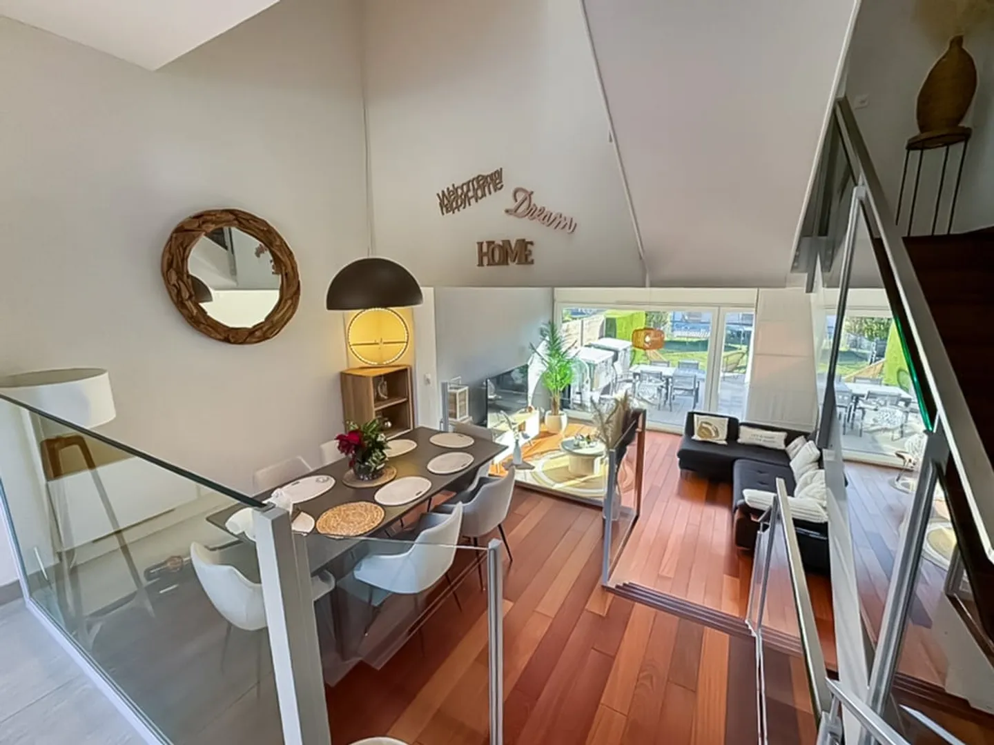 Modern Townhouse - Photo 3 of 17