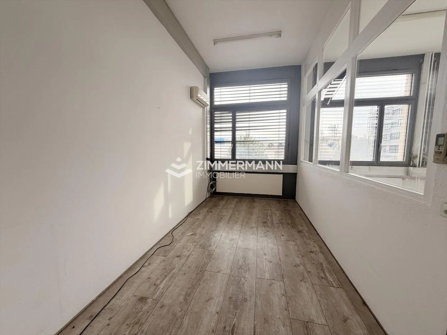 Satigny - Modern offices for rent (332 m²) with 8 parking spaces - Photo 5 of 9