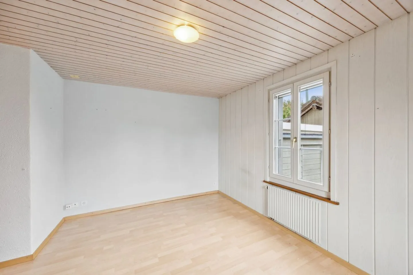 Casa residenziale affascinante con due appartamenti e grande giardino - Foto 8 di 13