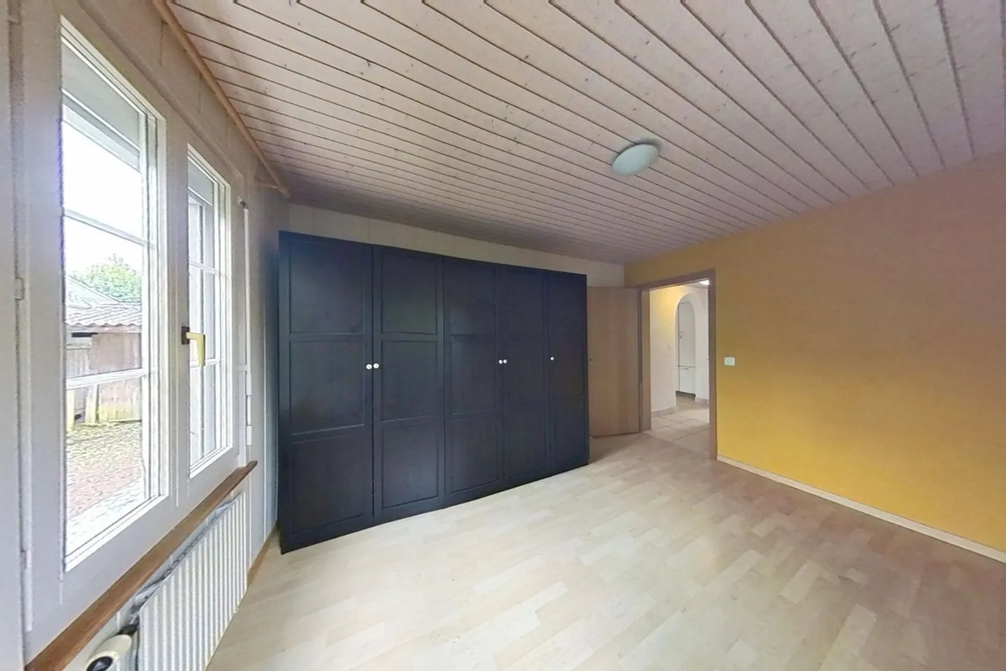 Casa residenziale affascinante con due appartamenti e grande giardino - Foto 9 di 13