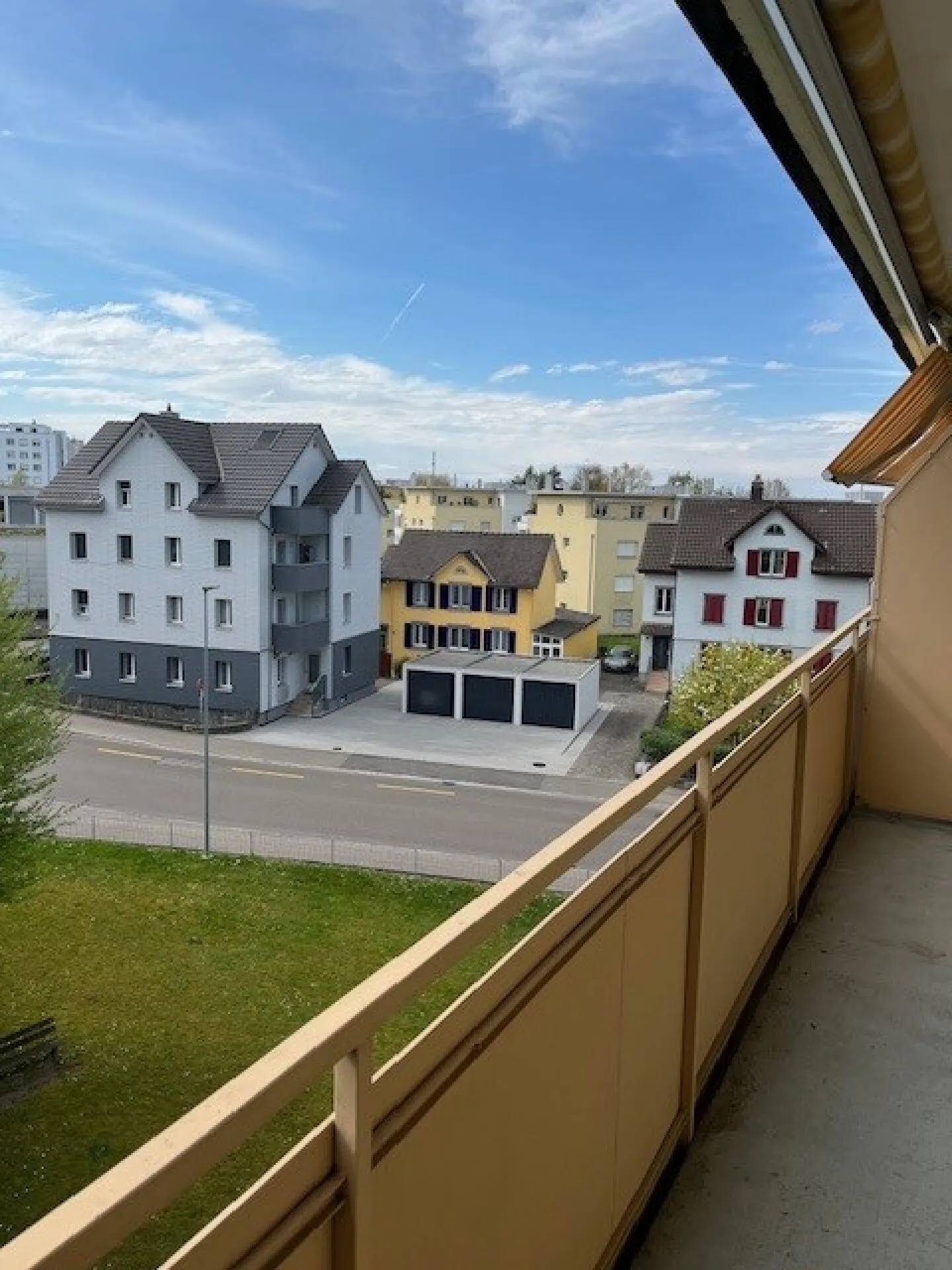 Il tuo nuovo appartamento in una posizione eccellente - con balcone e stanze luminose per il tuo comfort. - Foto 10 di 12
