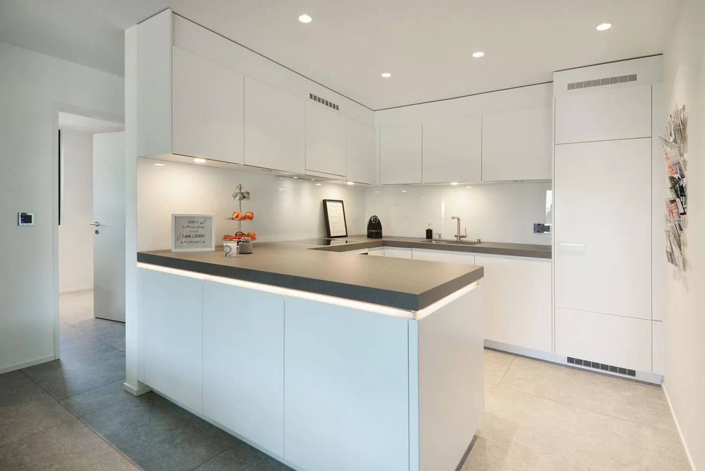Elegant 3.5-room condominium with additional living space - Photo 6 of 17