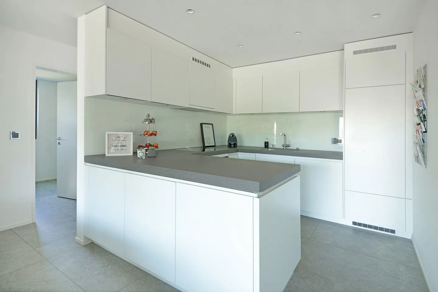 Elegant 3.5-room condominium with additional living space - Photo 7 of 17