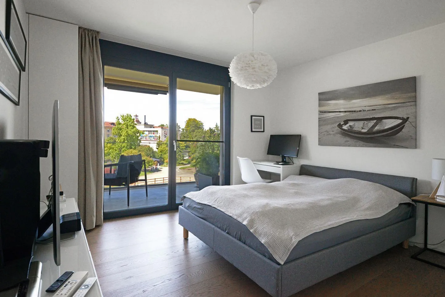 Elegant 3.5-room condominium with additional living space - Photo 8 of 17