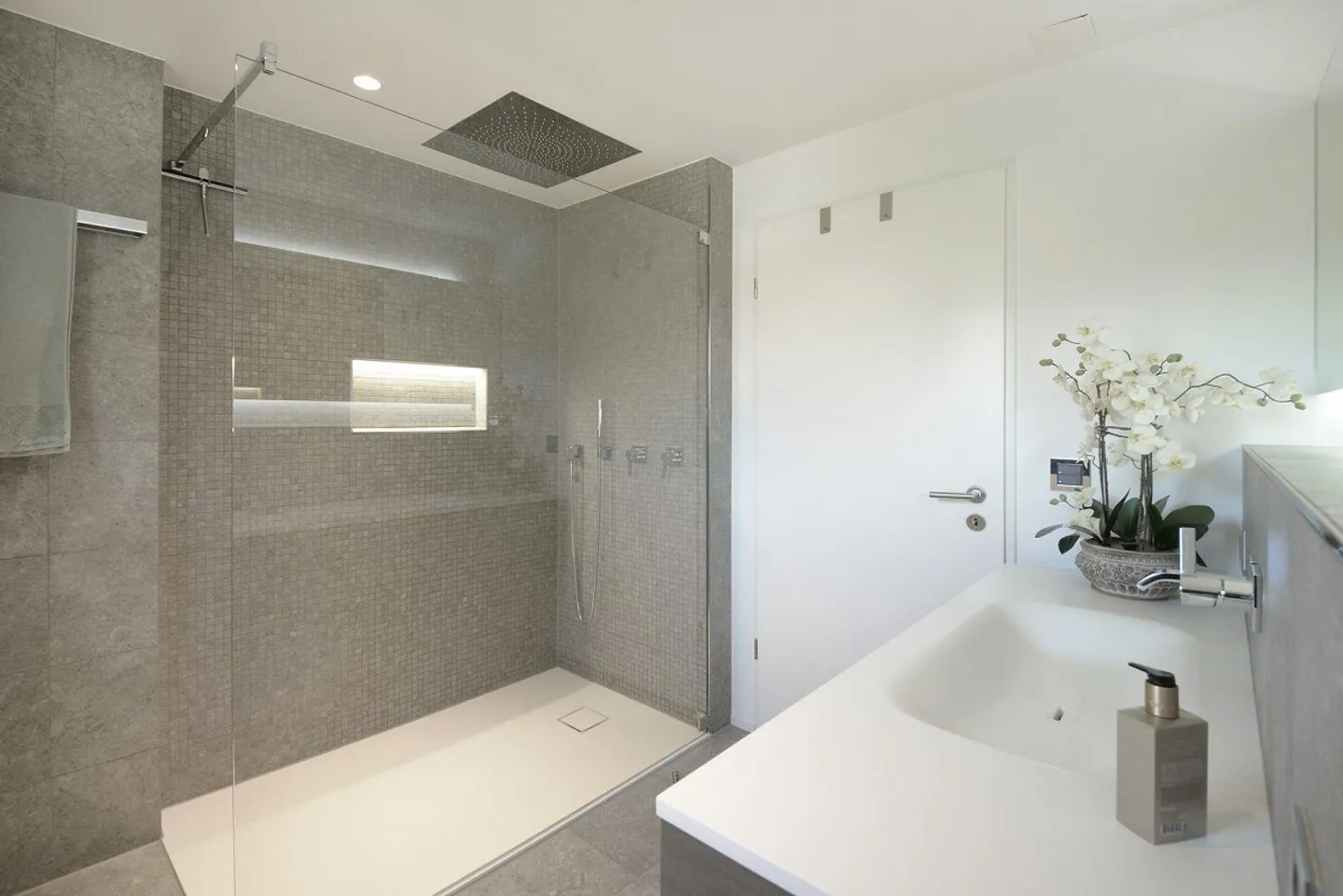 Elegant 3.5-room condominium with additional living space - Photo 10 of 17