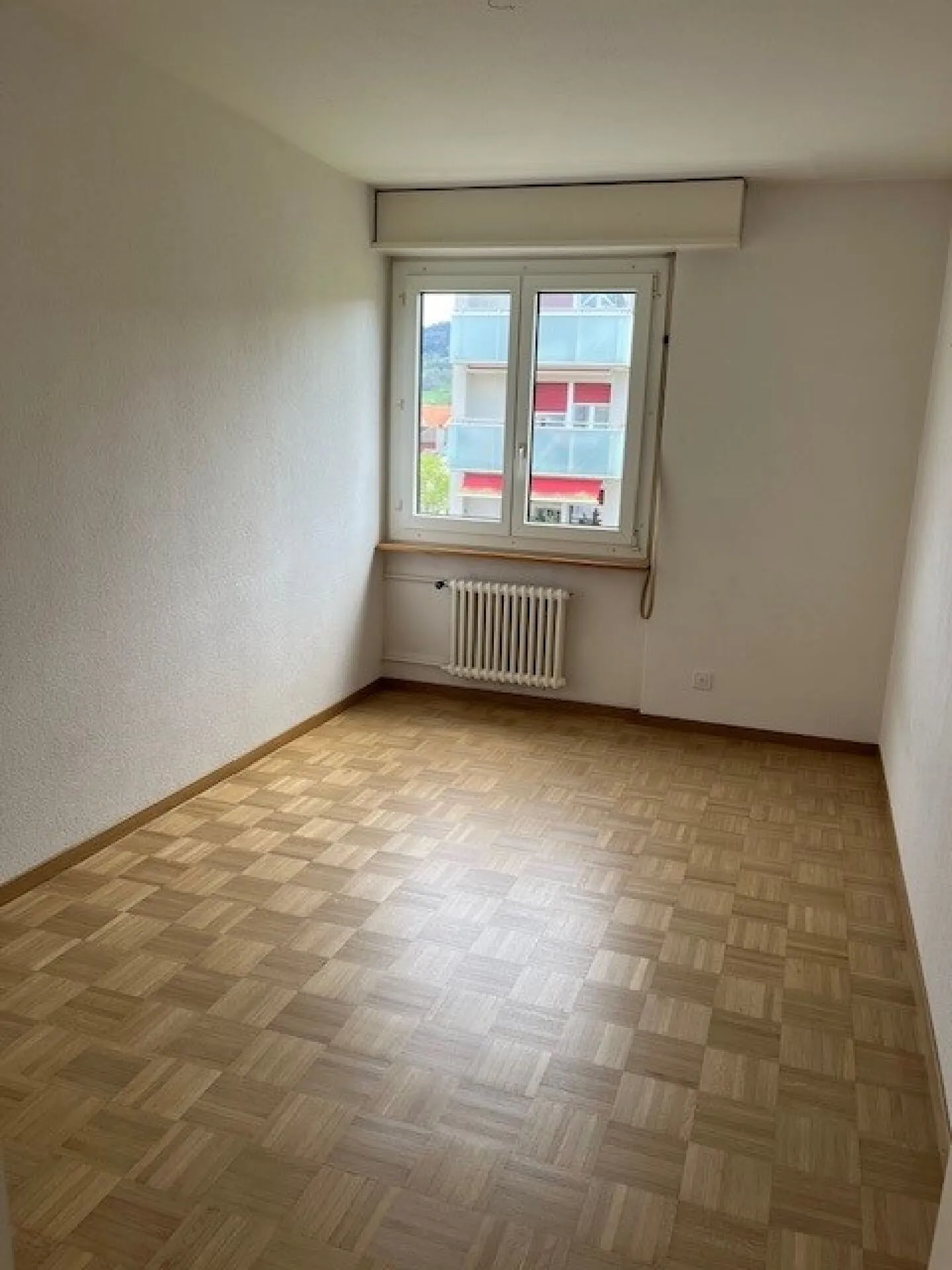 Il tuo nuovo appartamento in una posizione eccellente - con balcone e stanze luminose per il tuo comfort. - Foto 4 di 12