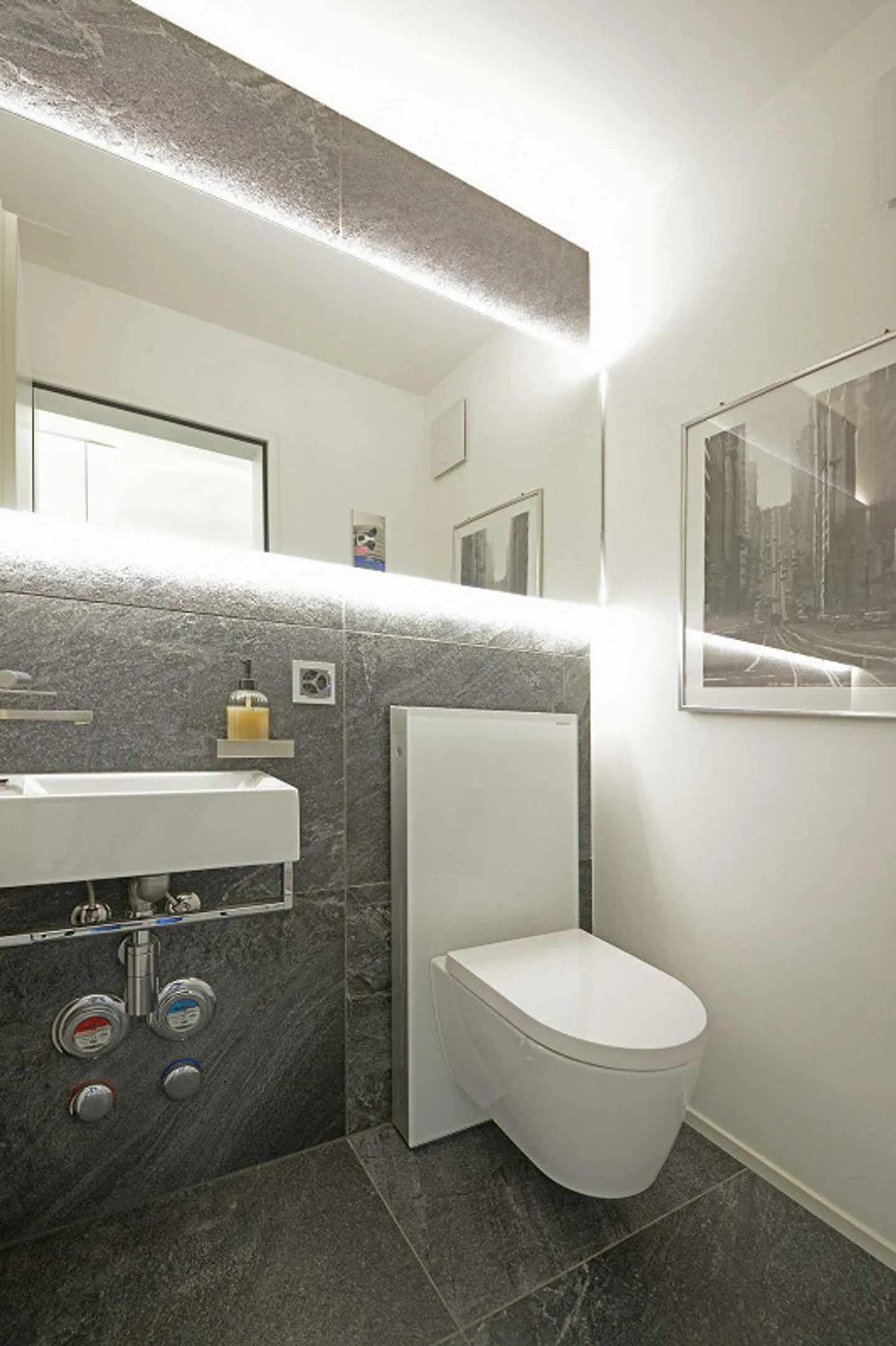 Elegant 3.5-room condominium with additional living space - Photo 14 of 17