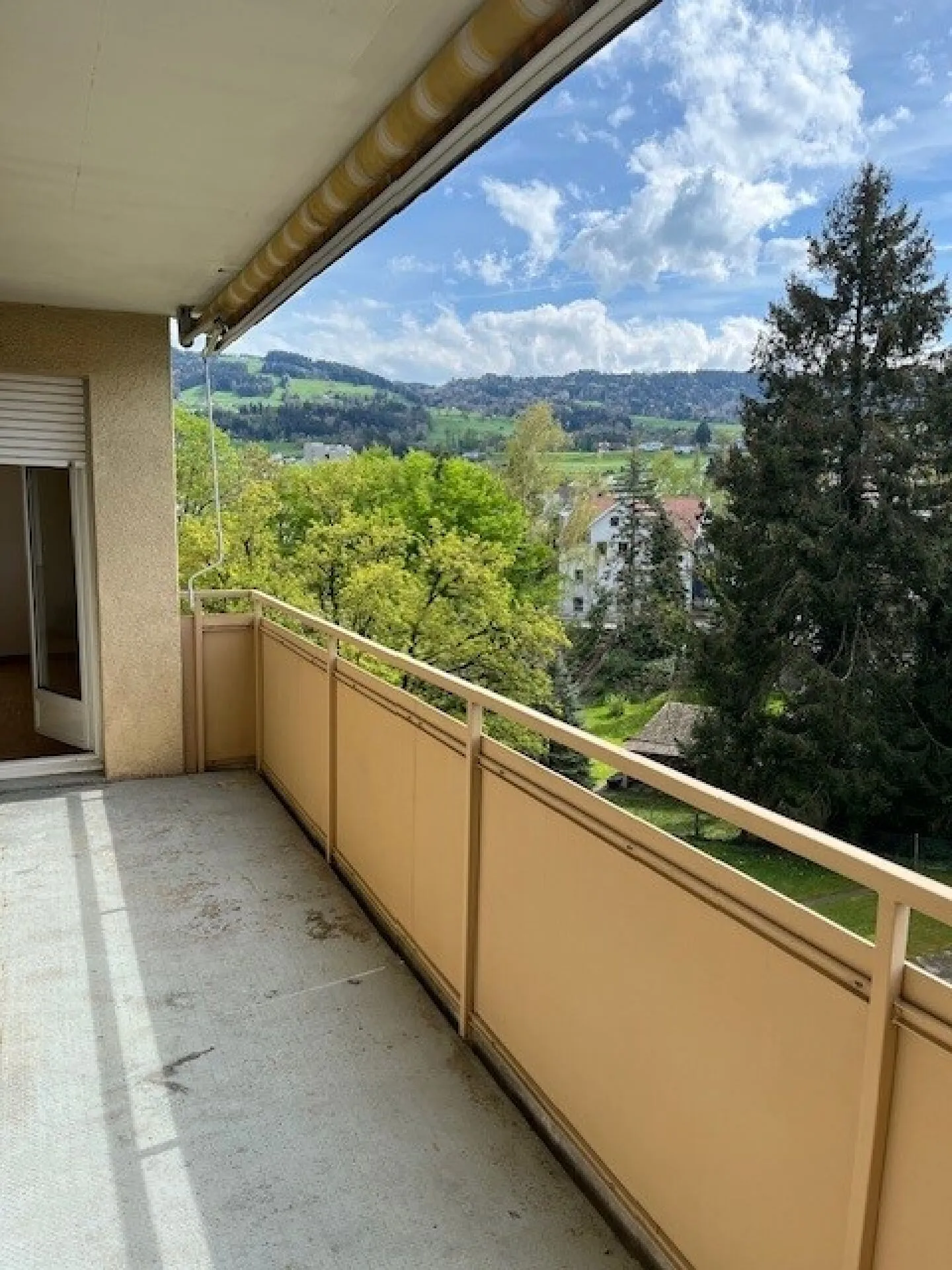 Il tuo nuovo appartamento in una posizione eccellente - con balcone e stanze luminose per il tuo comfort. - Foto 7 di 12