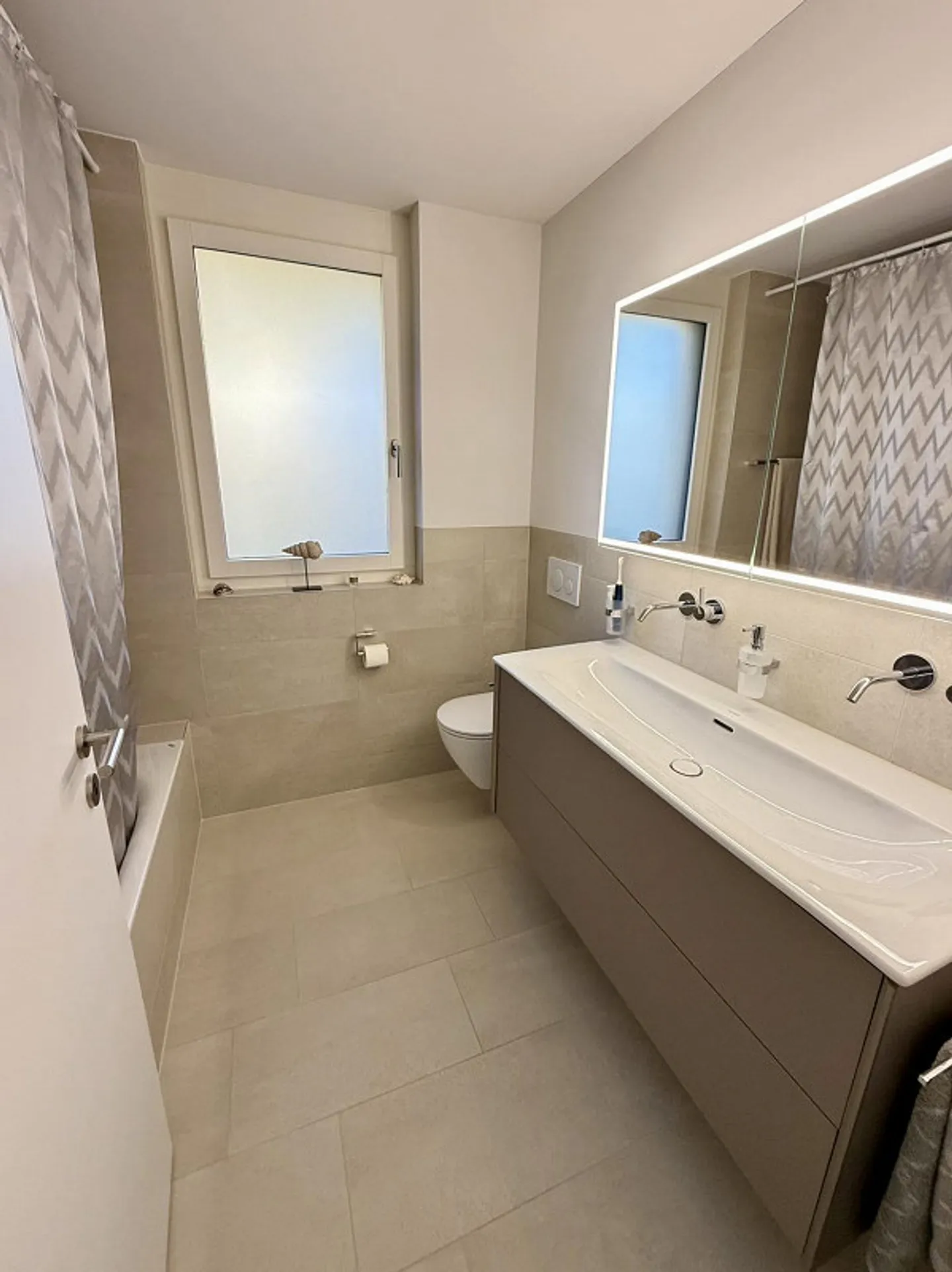 Appartement de jardin moderne 3.5 pièces dans un nouveau bâtiment avec grand espace de détente couvert - Photo 7 sur 12