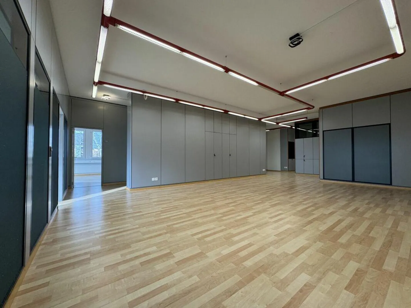 Ufficio ampliato di 200 m2 a Steinhausen - Foto 2 di 9