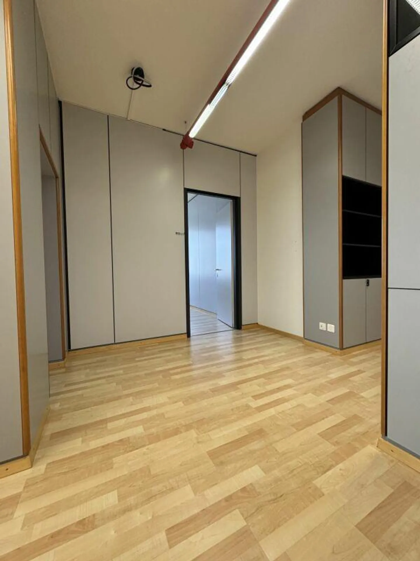 Ufficio ampliato di 200 m2 a Steinhausen - Foto 3 di 9