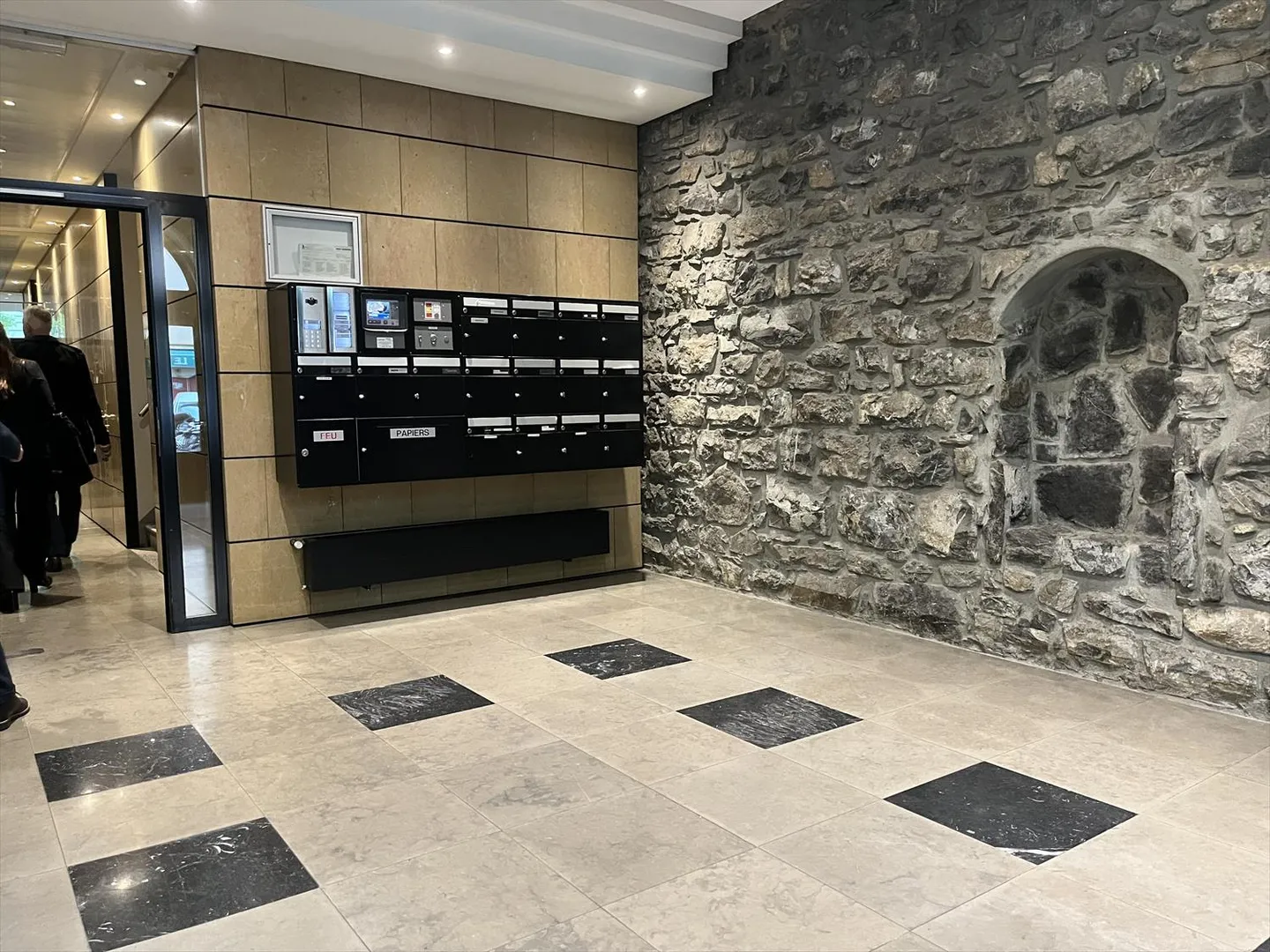 Bureaux de haute qualité à louer près de Bel-Air - Photo 6 sur 10