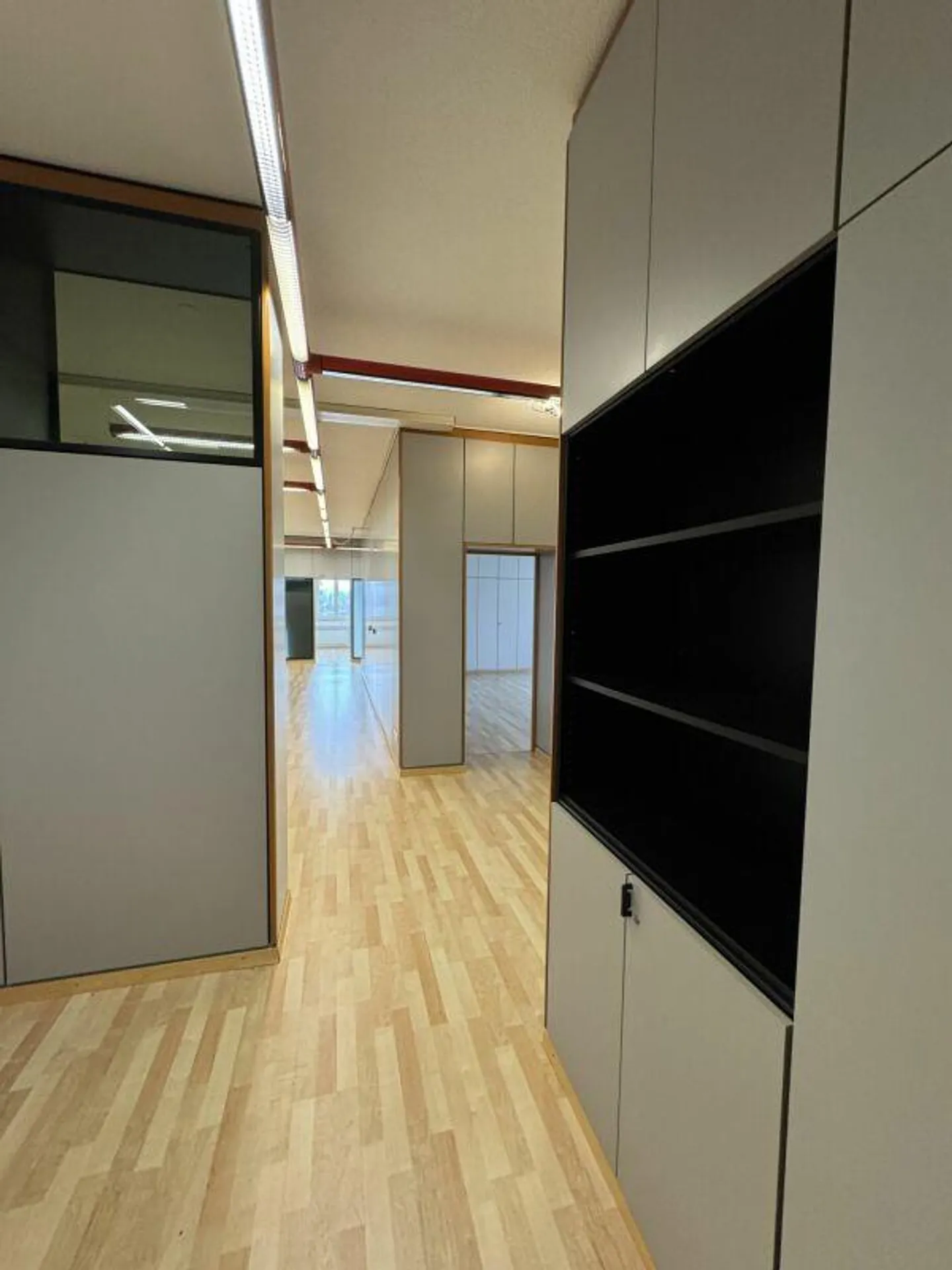 Ufficio ampliato di 200 m2 a Steinhausen - Foto 4 di 9