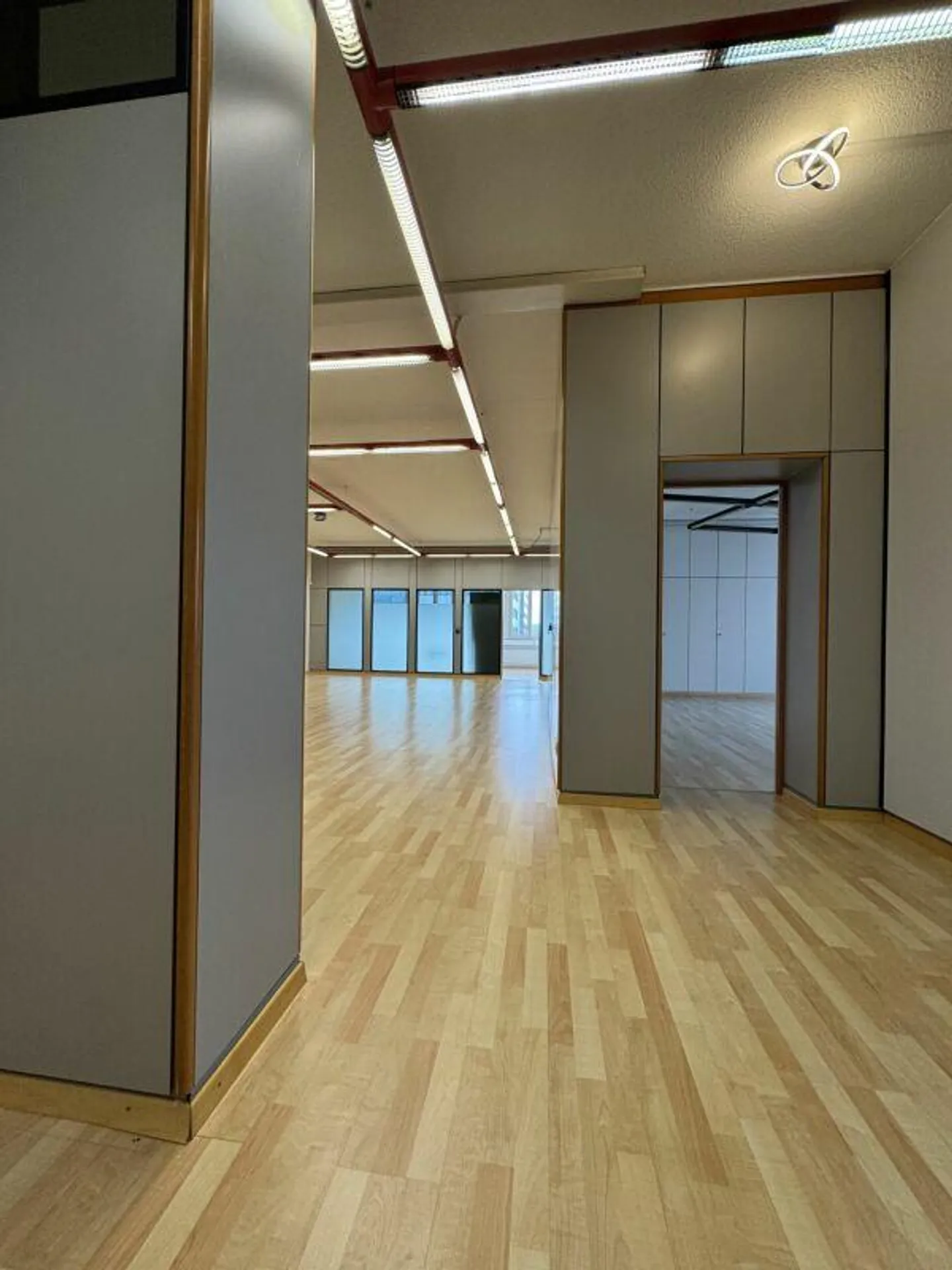 Ufficio ampliato di 200 m2 a Steinhausen - Foto 5 di 9