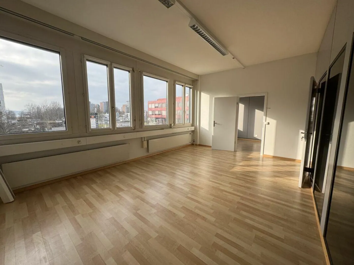 Ufficio ampliato di 200 m2 a Steinhausen - Foto 6 di 9