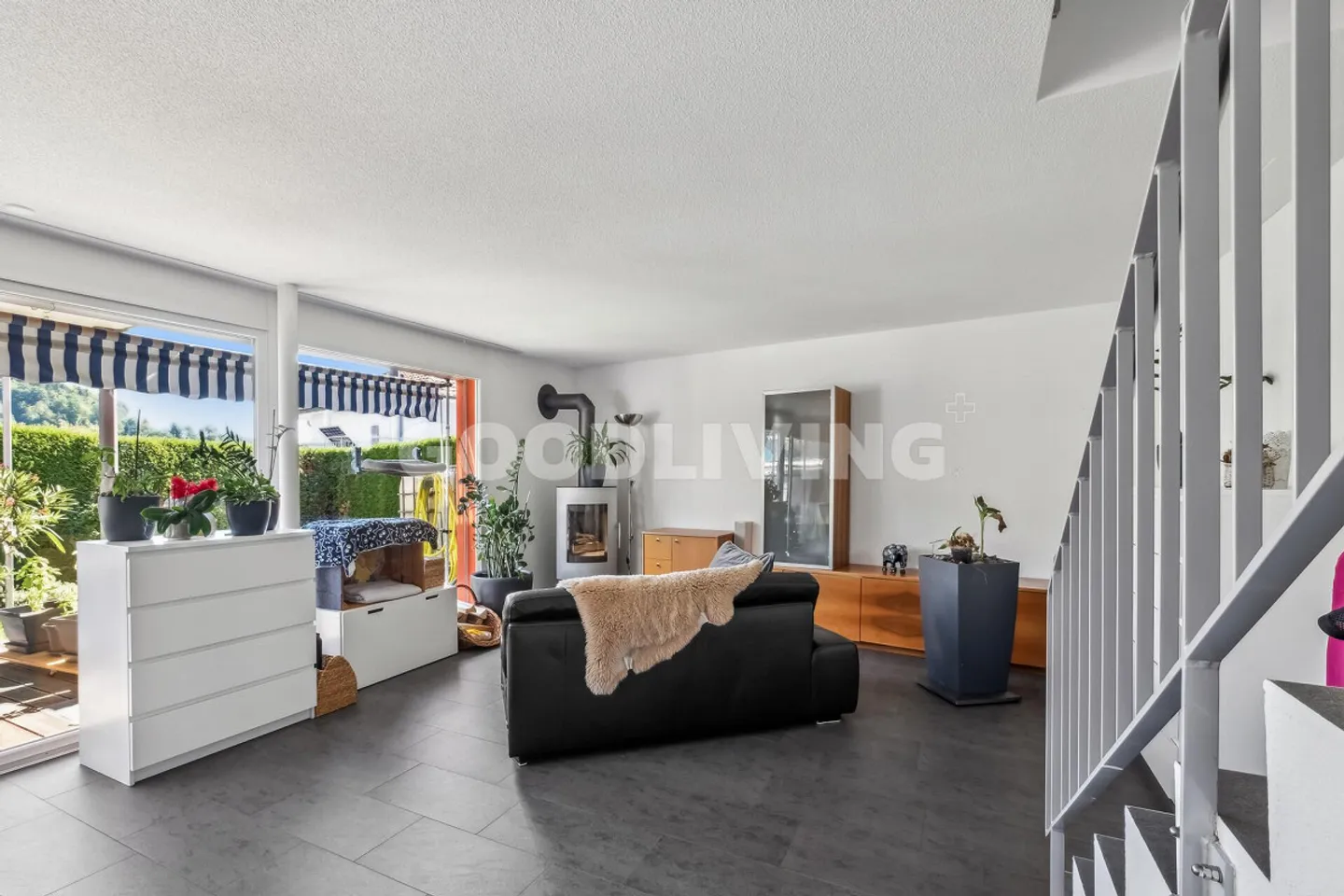 Moderna casa bifamiliare con molto spazio e fascino - Foto 2 di 4