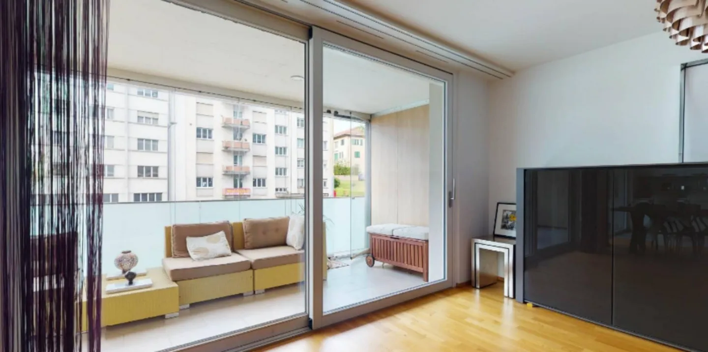 Luminoso appartamento di 4.5 locali con ampia loggia nel centro di Nyon - Foto 5 di 10